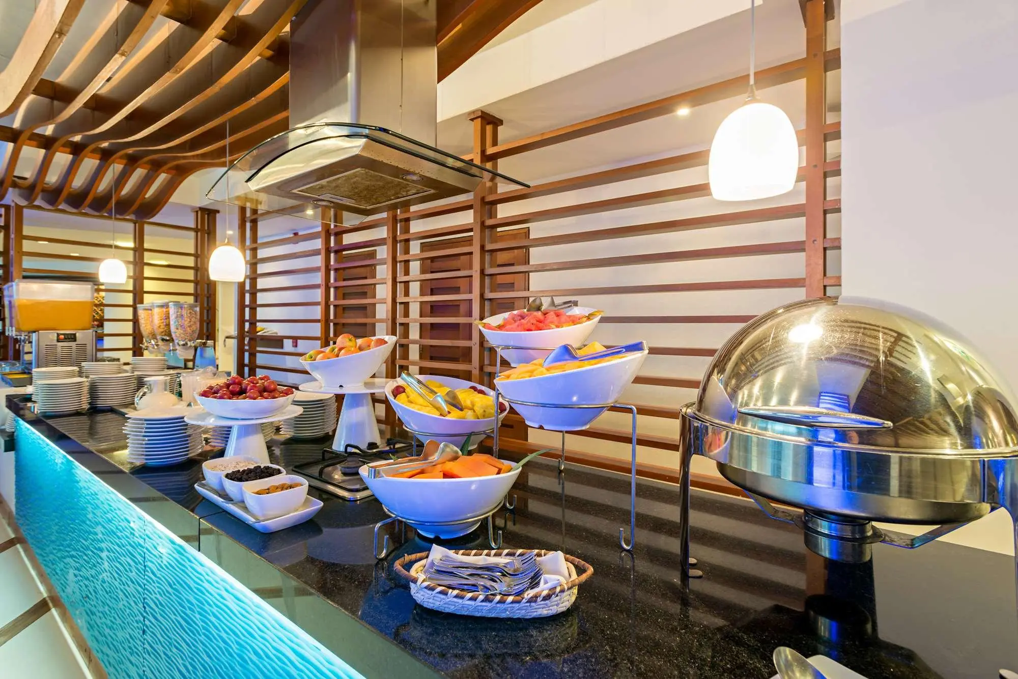 Dann Cartagena, Restaurant