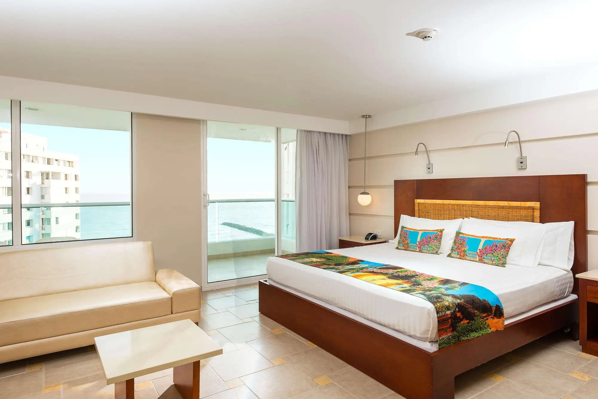 Dann Cartagena, Room
