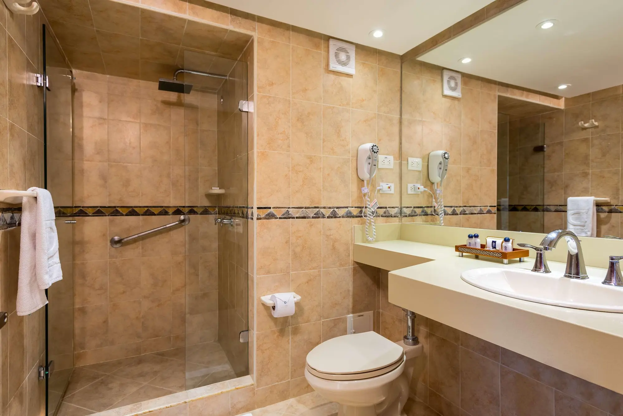 Dann Cartagena, Room