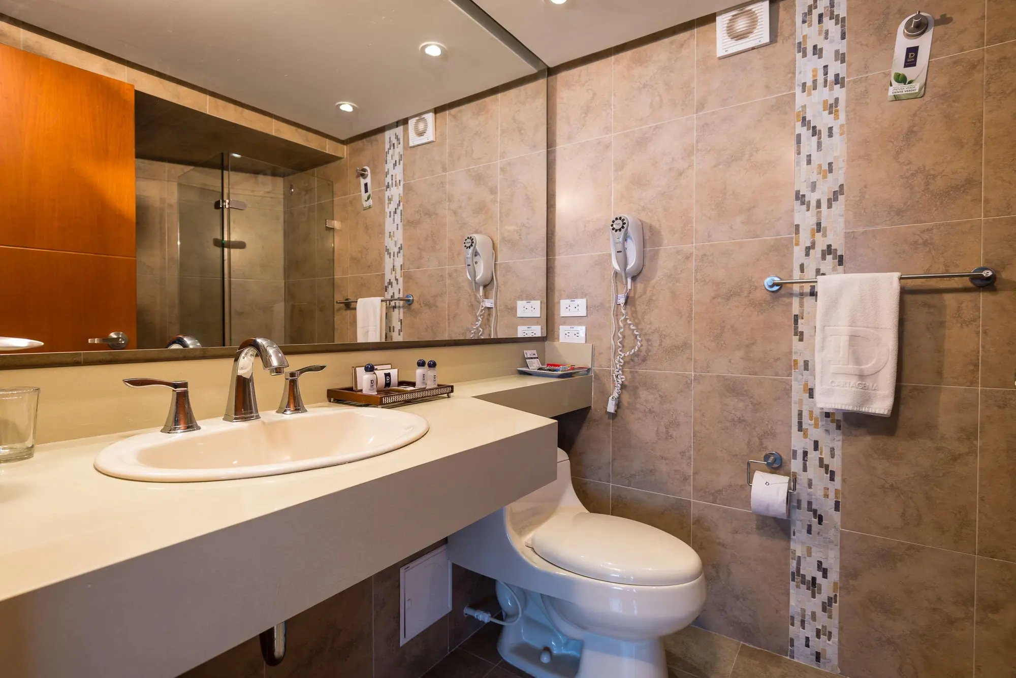 Dann Cartagena, Room