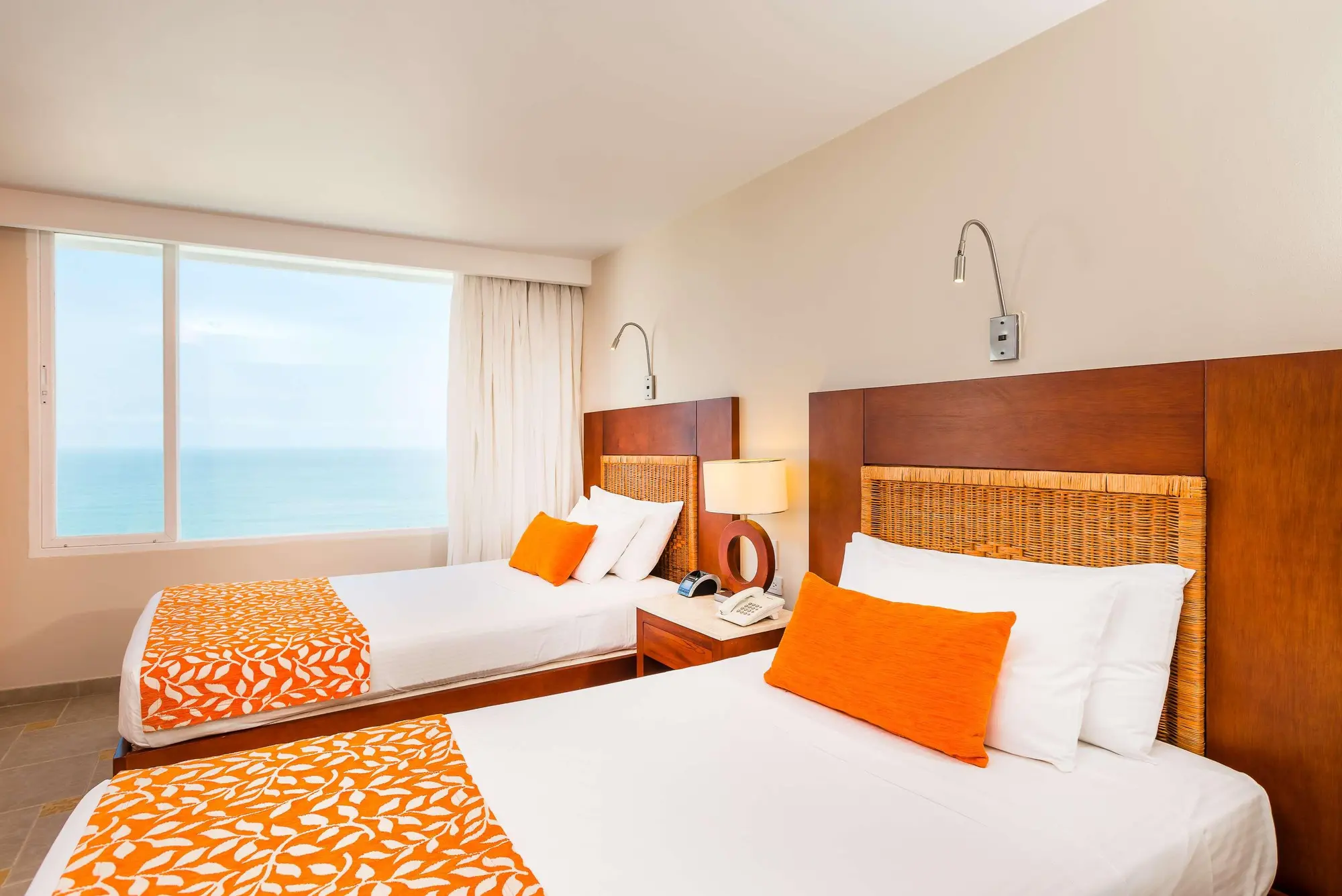 Dann Cartagena, Room