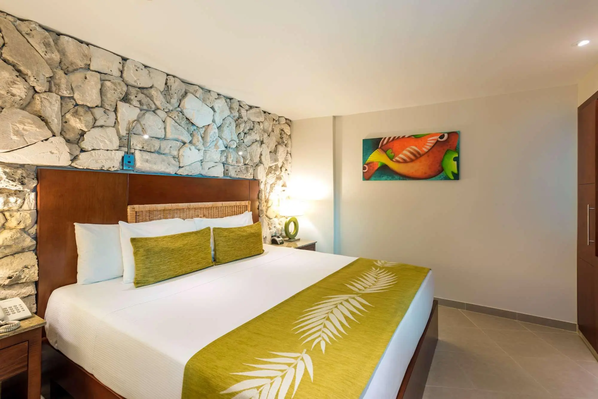 Dann Cartagena, Room