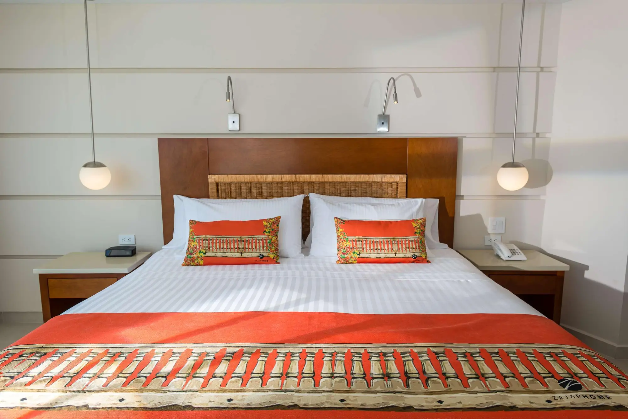 Dann Cartagena, Room