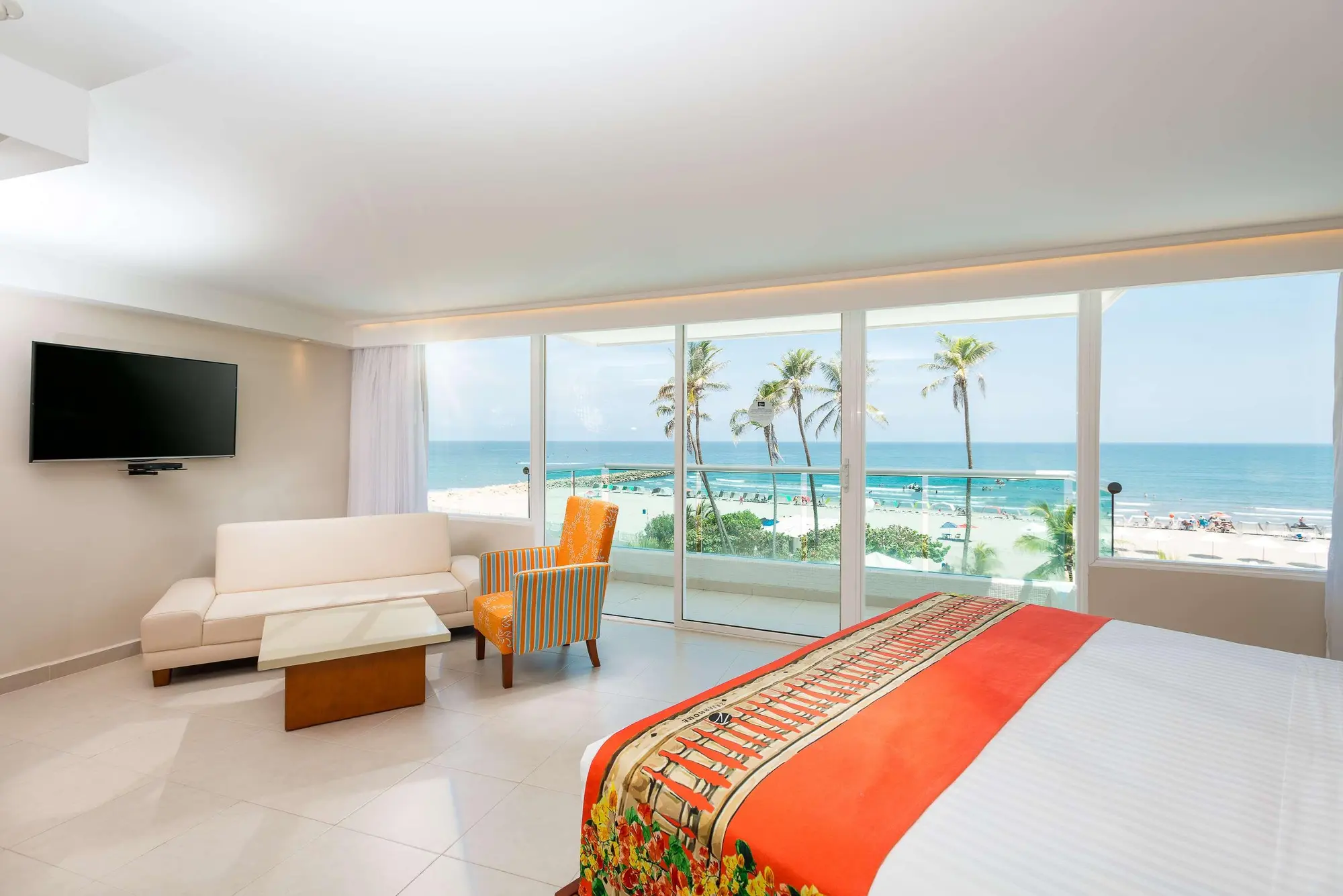 Dann Cartagena, Room