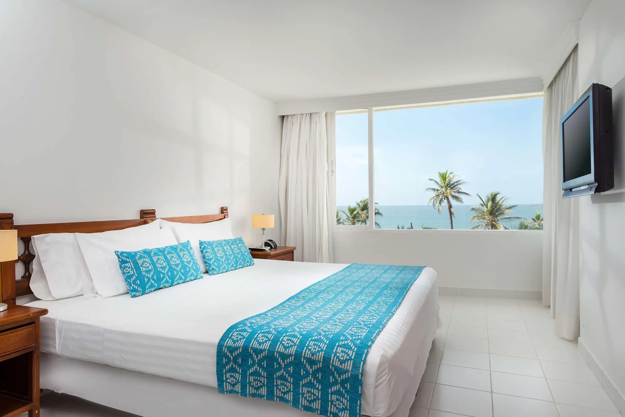Dann Cartagena, Room