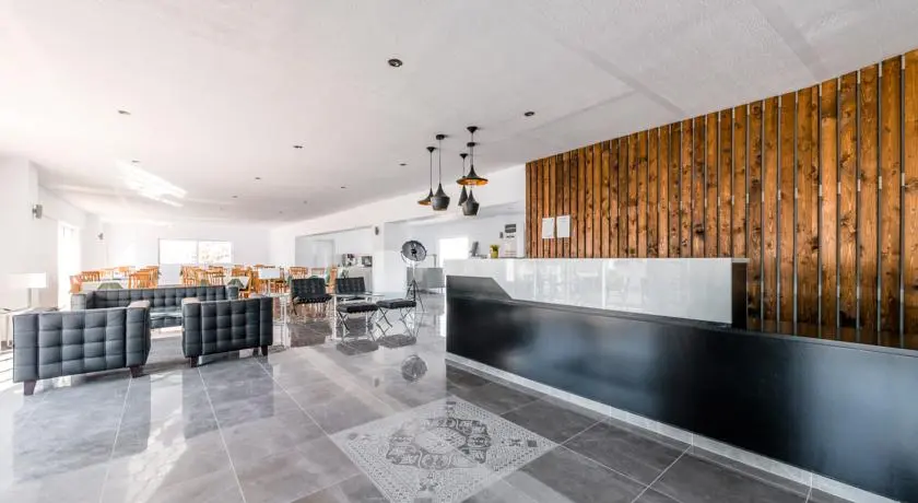 Belmare, Lobby