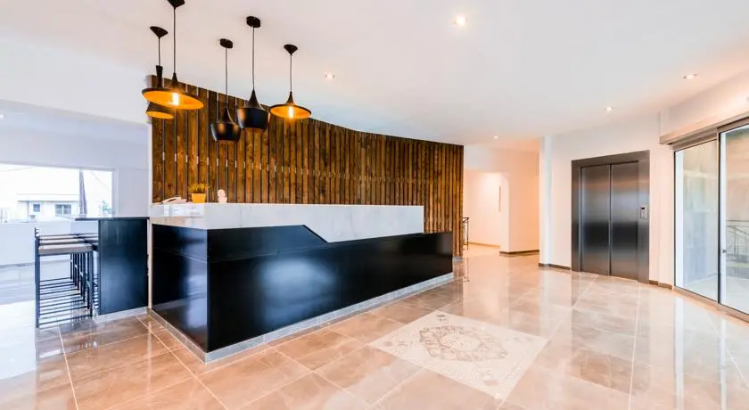 Belmare, Lobby