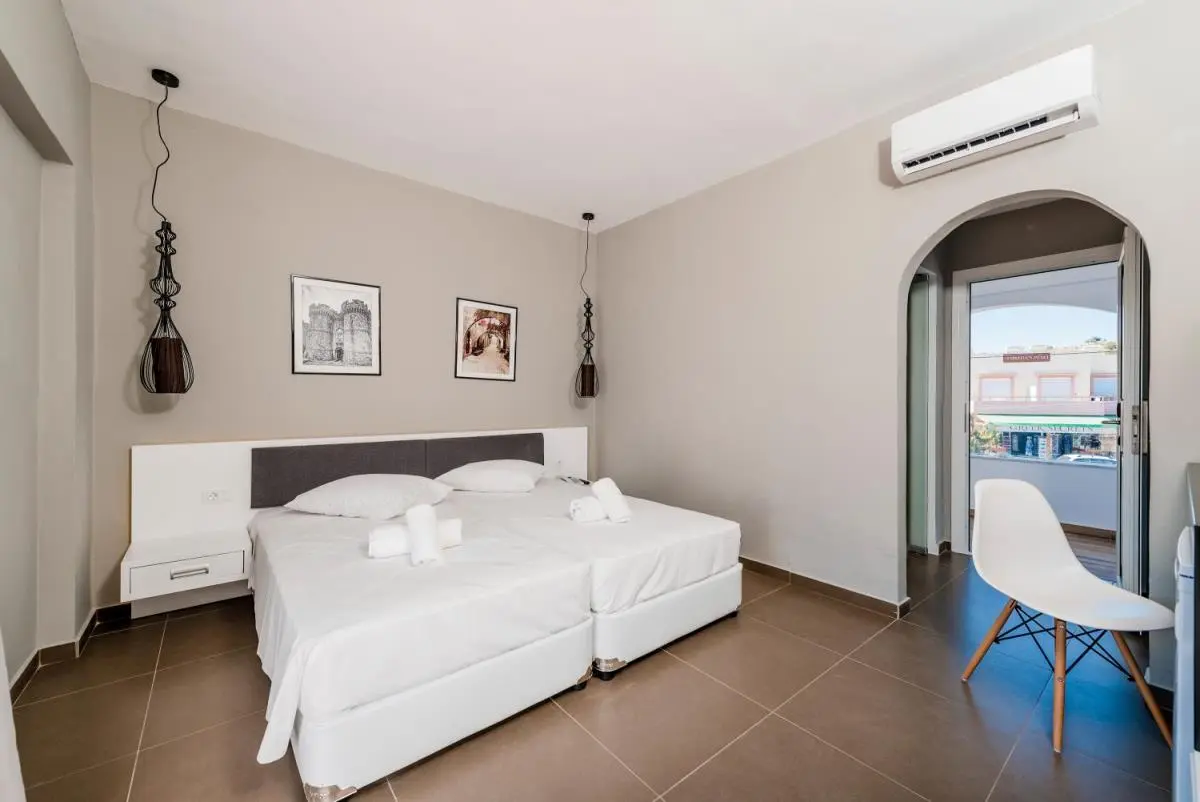 Belmare, Room