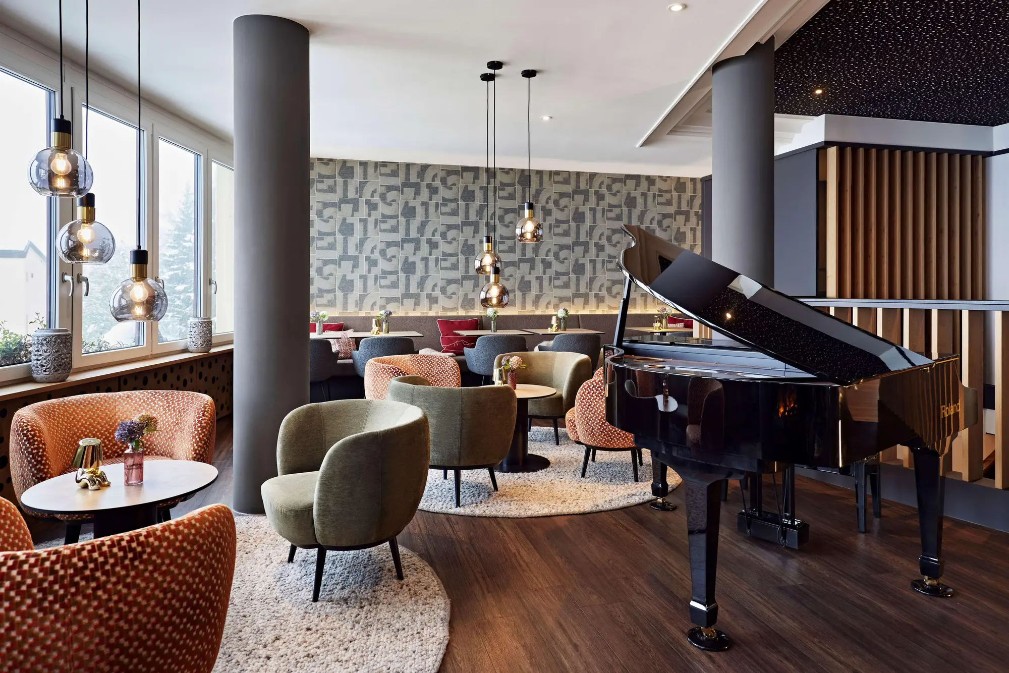 Dorint Blüemlisalp, Bar