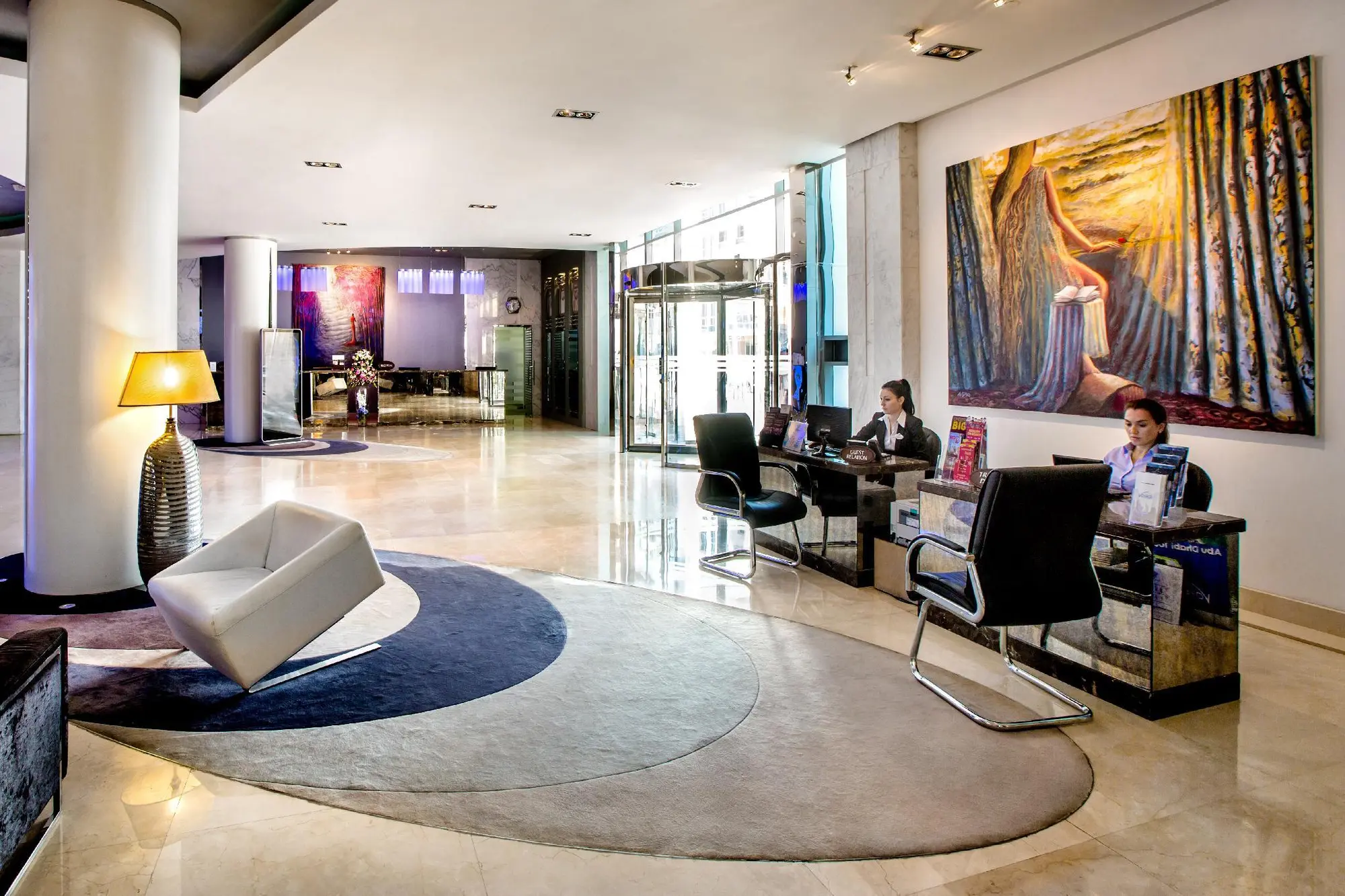 Marina Byblos, Lobby