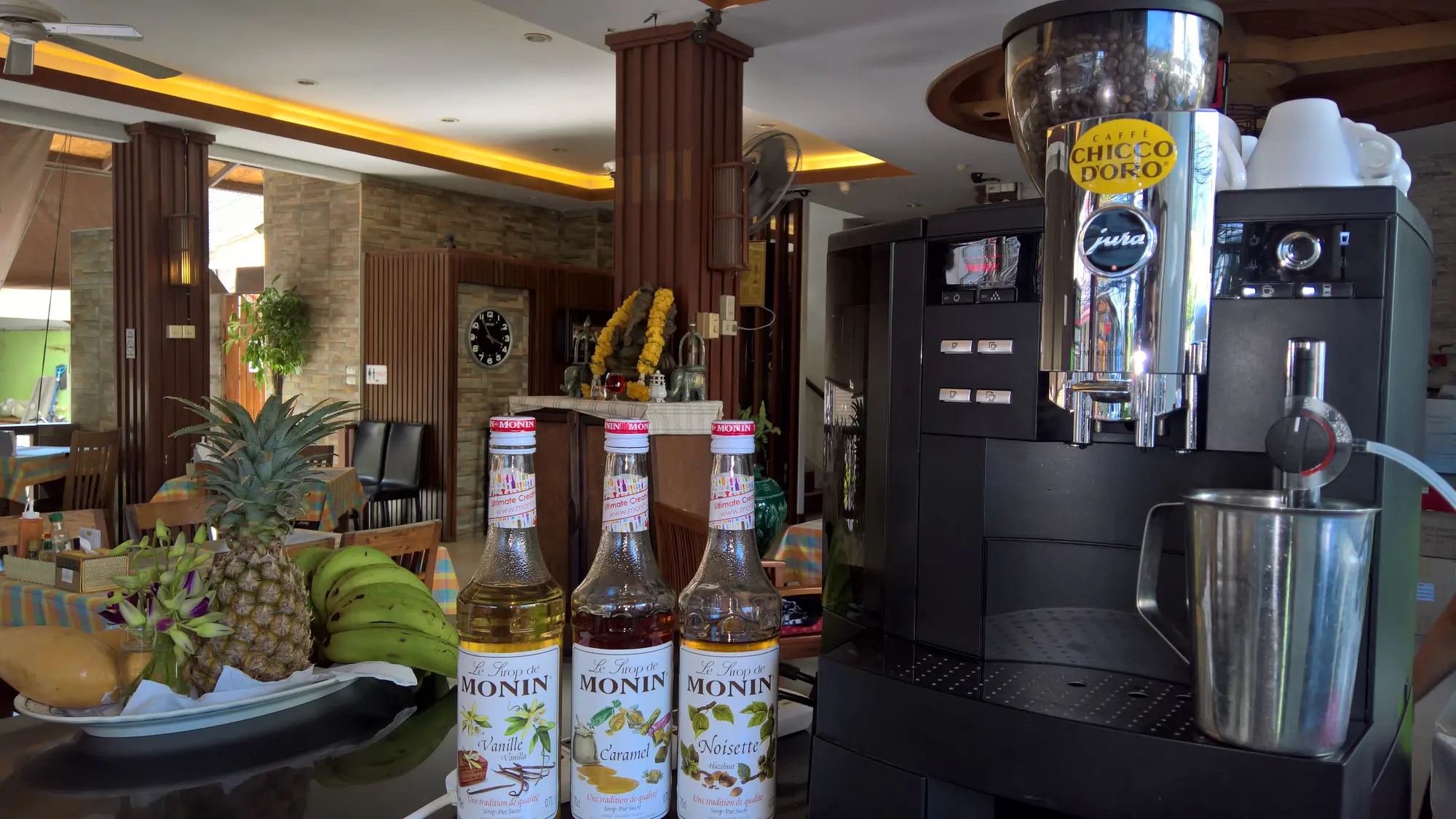 MVC Patong House, Bar