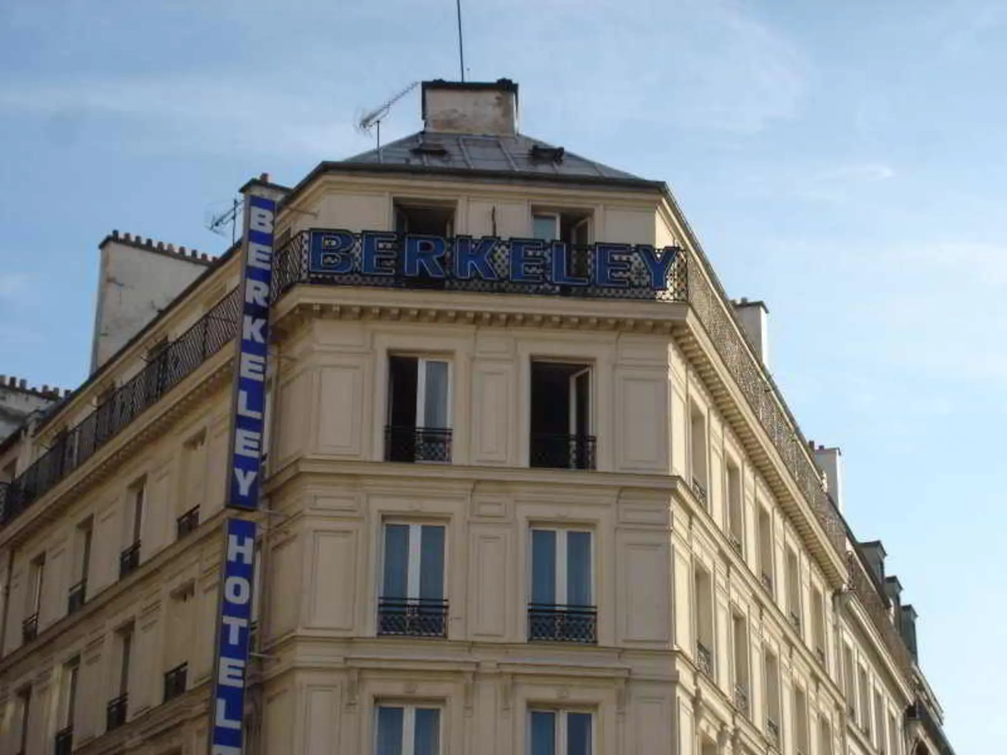 Berkeley Hotel, General view