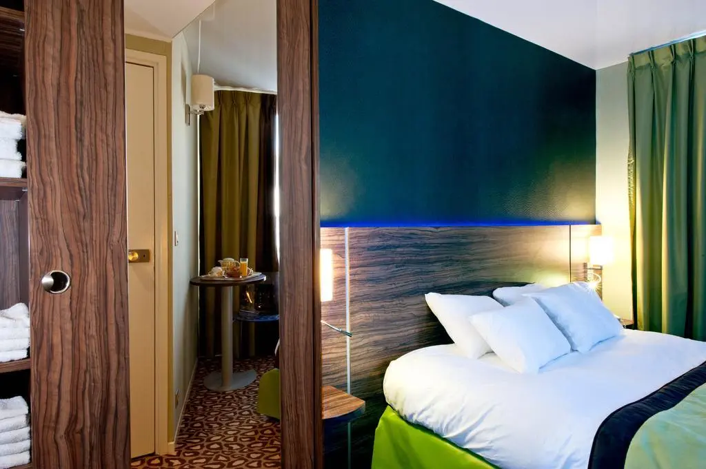 Berkeley Hotel, Room