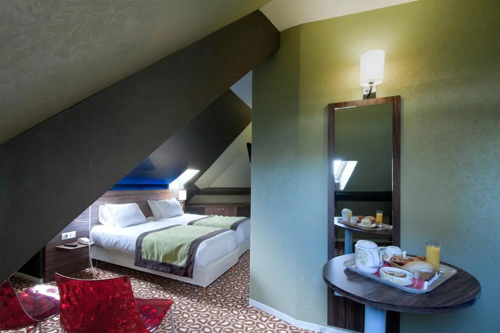 Berkeley Hotel, Room