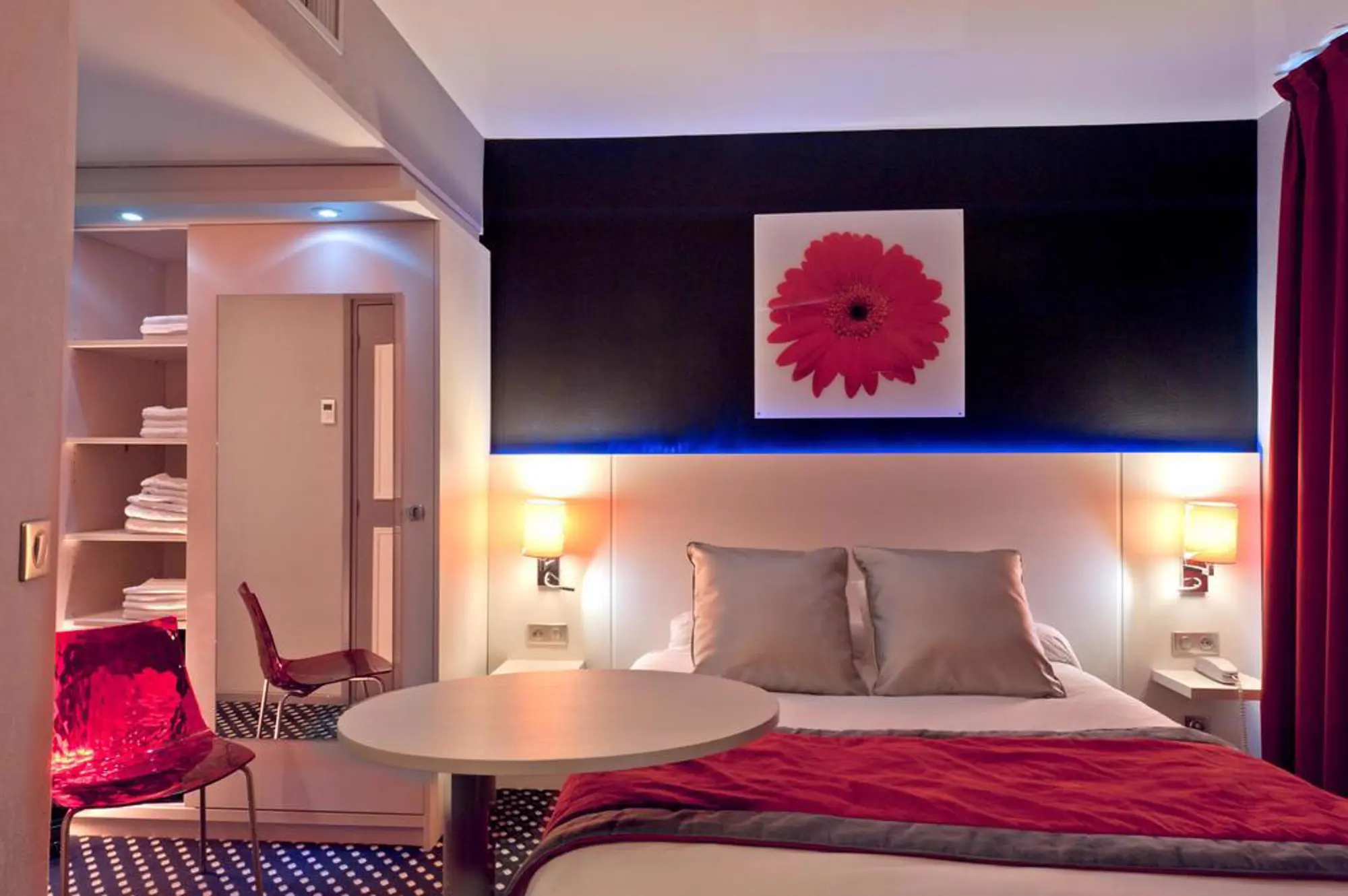 Berkeley Hotel, Room
