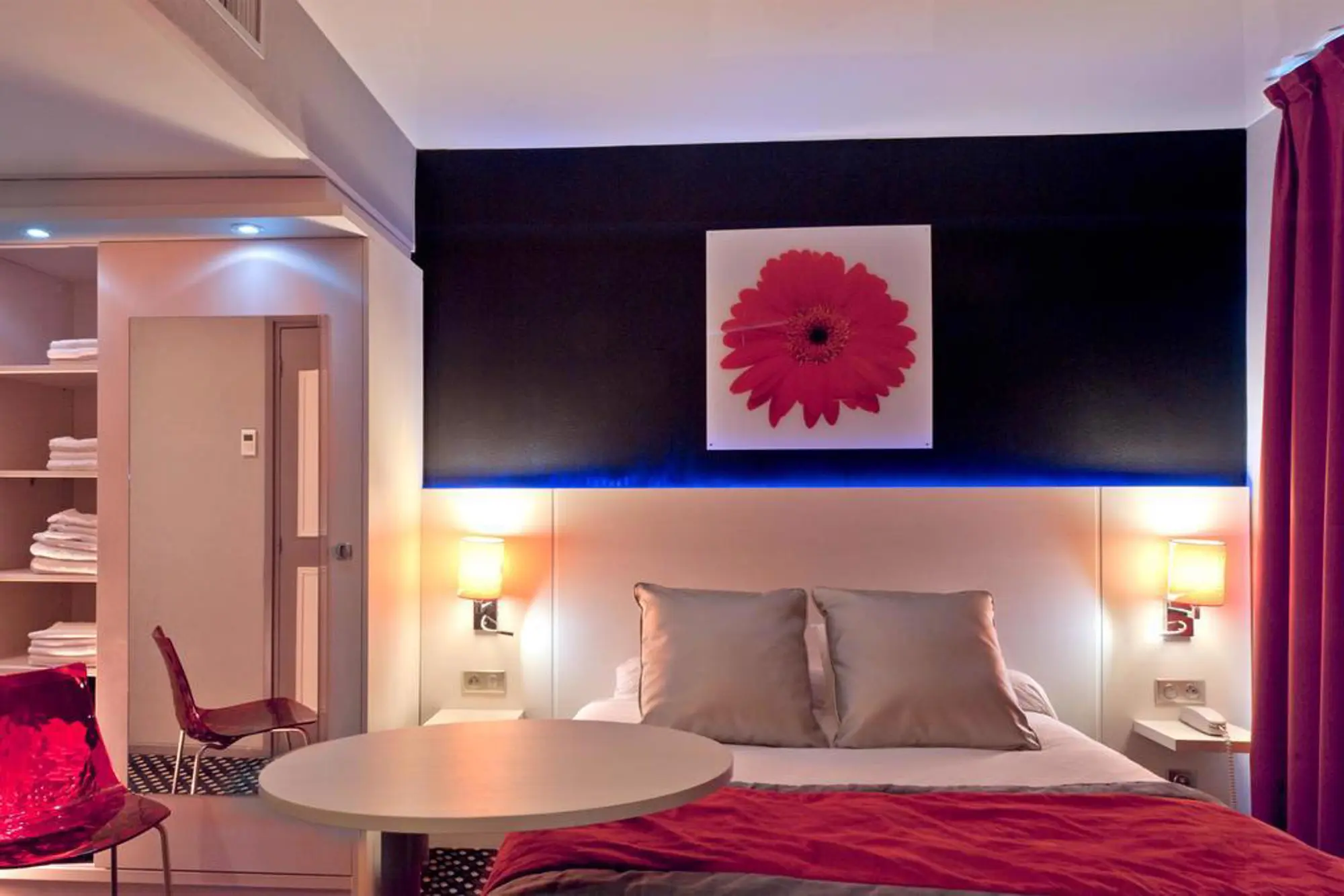 Berkeley Hotel, Room
