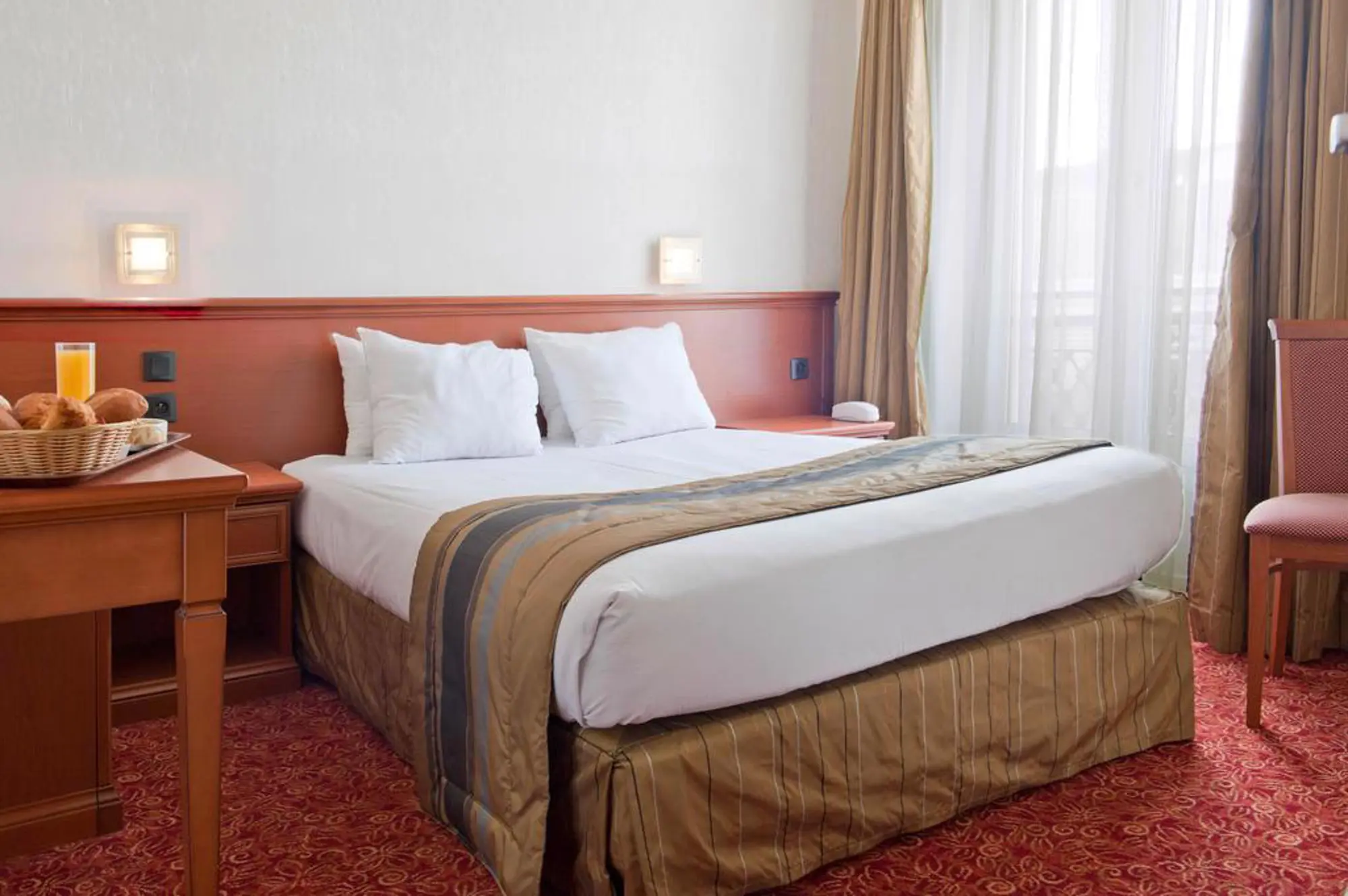 Berkeley Hotel, Room
