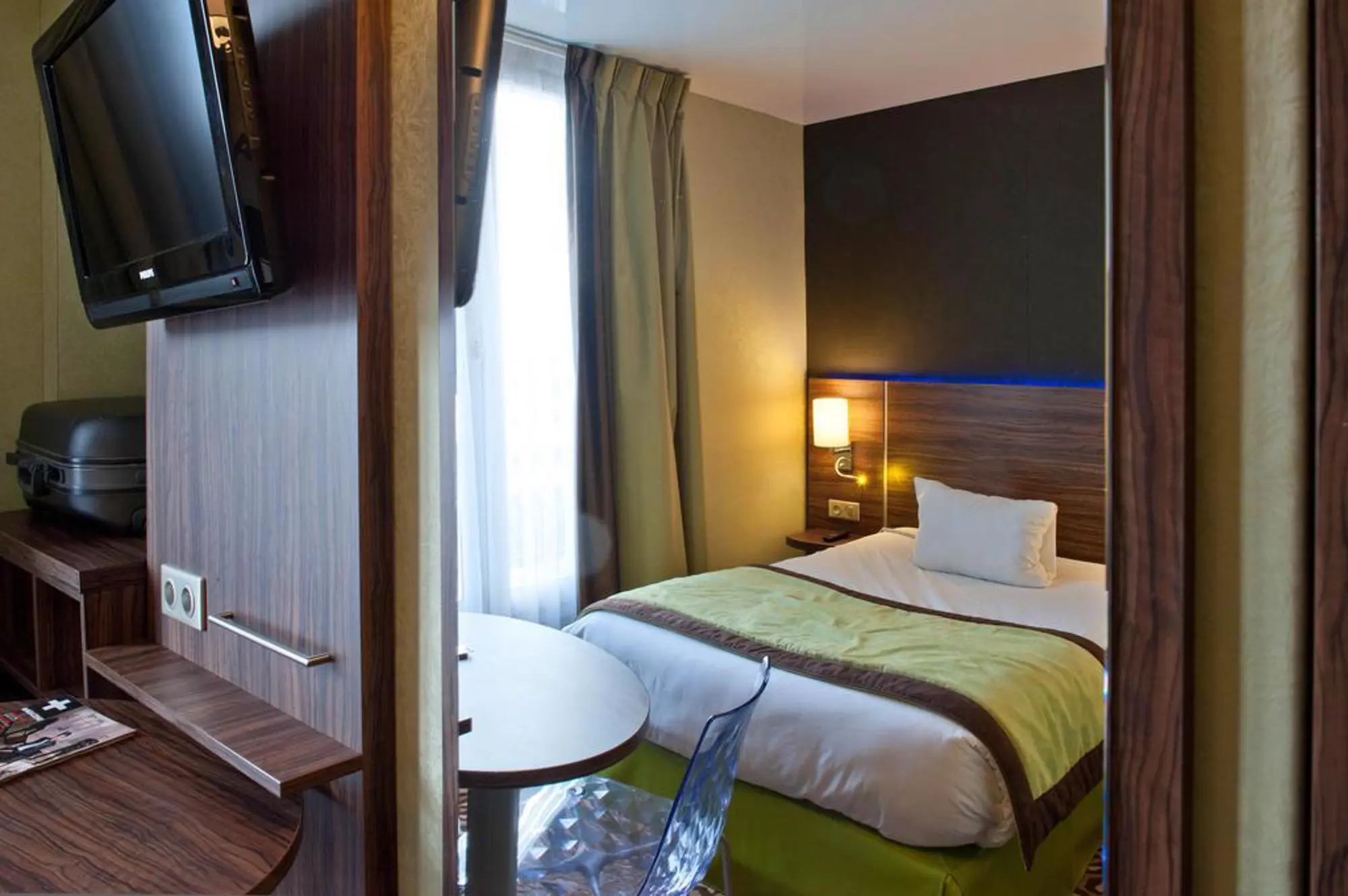 Berkeley Hotel, Room