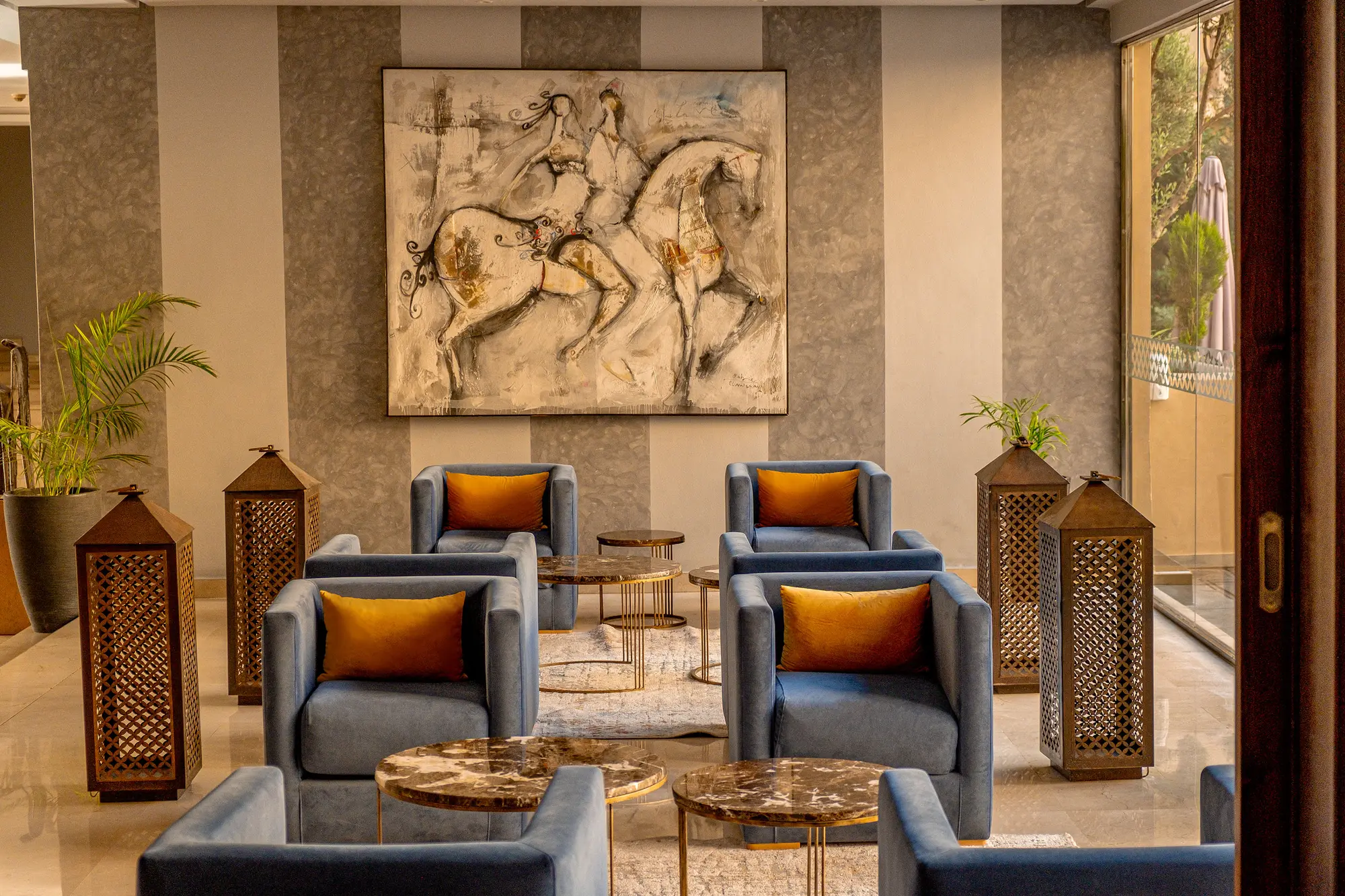 Red Hotel, Lobby