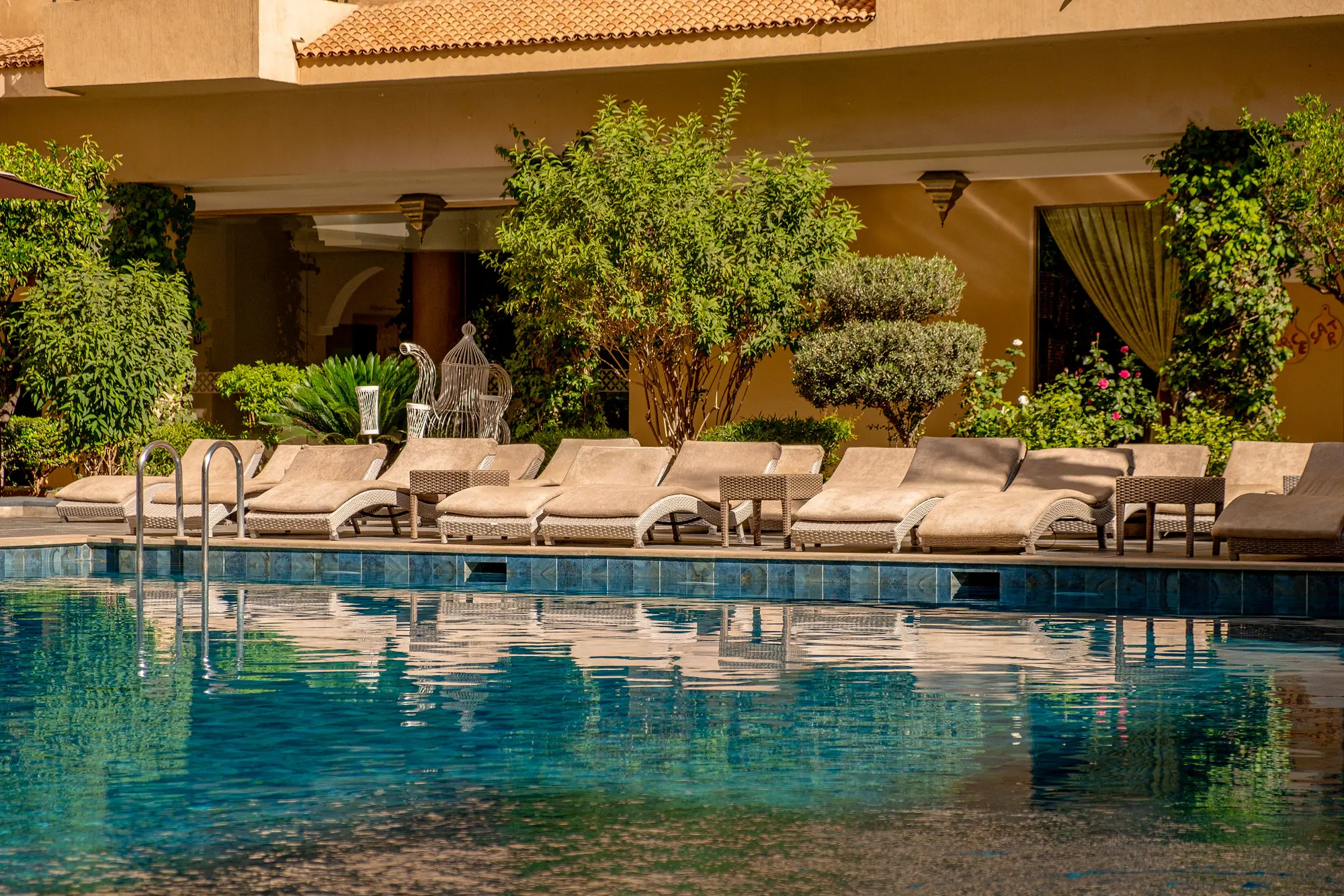 Red Hotel, Pool