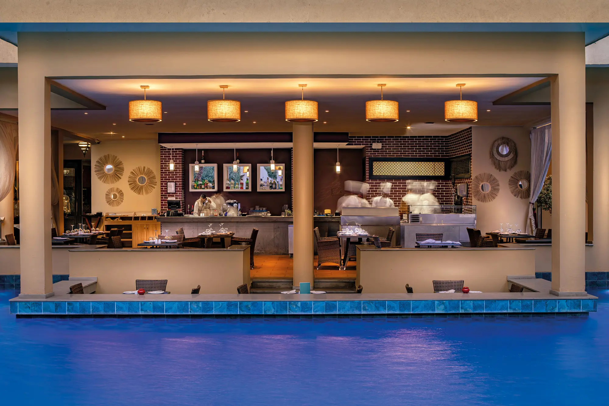 Red Hotel, Restaurant