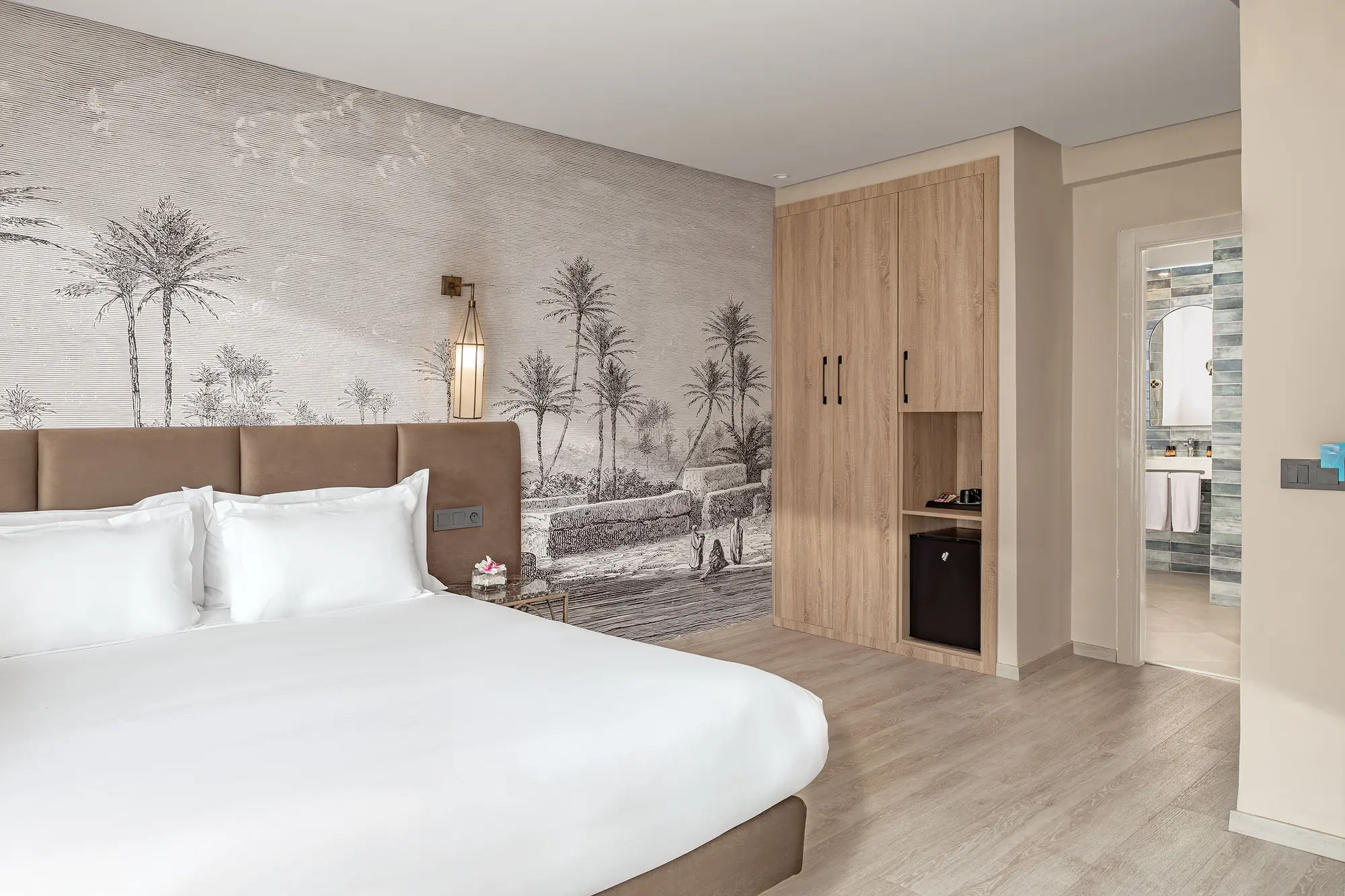 Red Hotel, Room