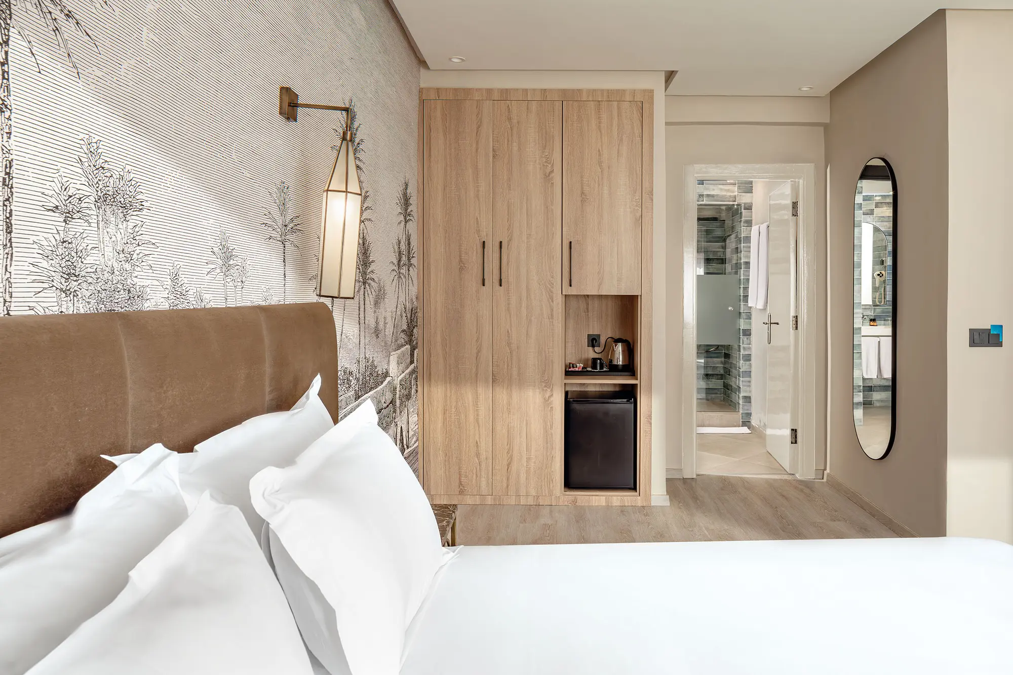 Red Hotel, Room