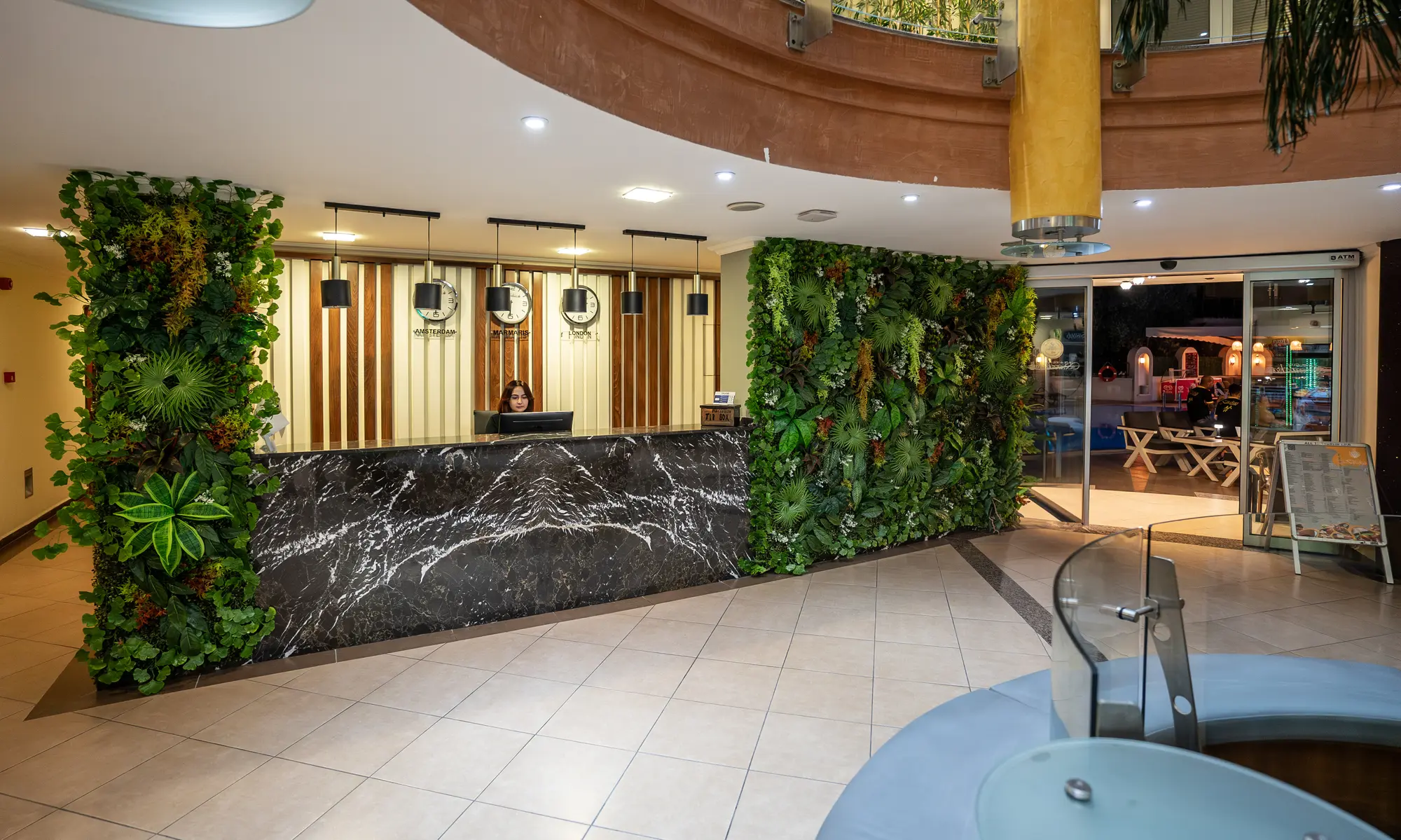 Club Karakas Apart, Lobby
