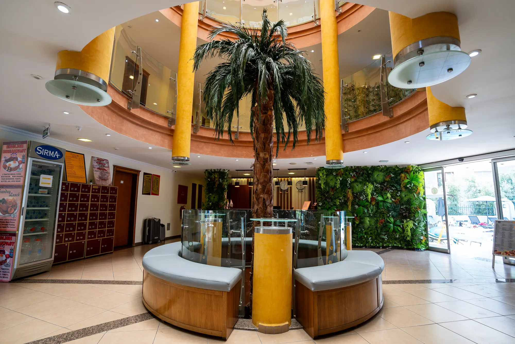 Club Karakas Apart, Lobby