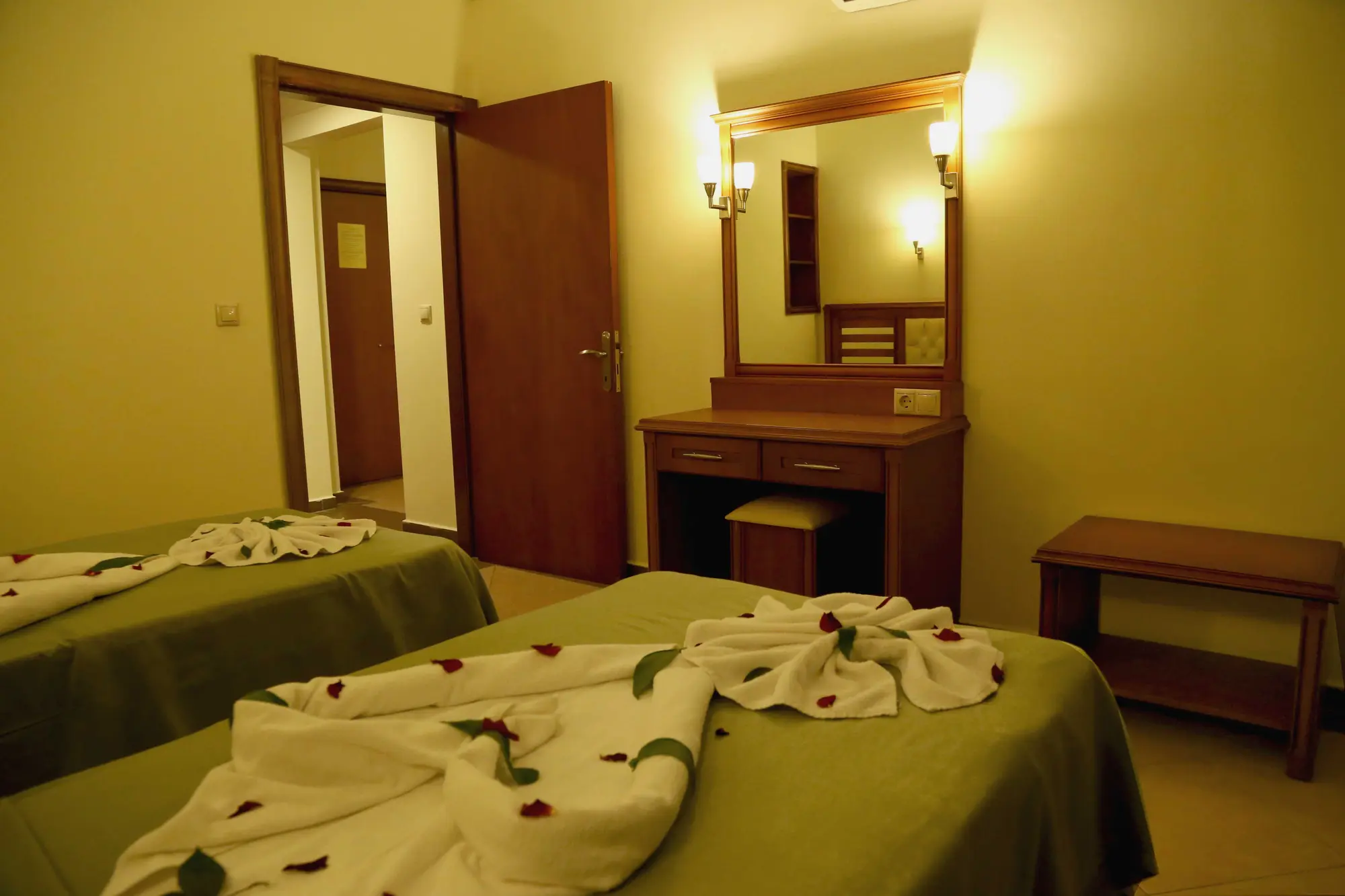 Club Karakas Apart, Room
