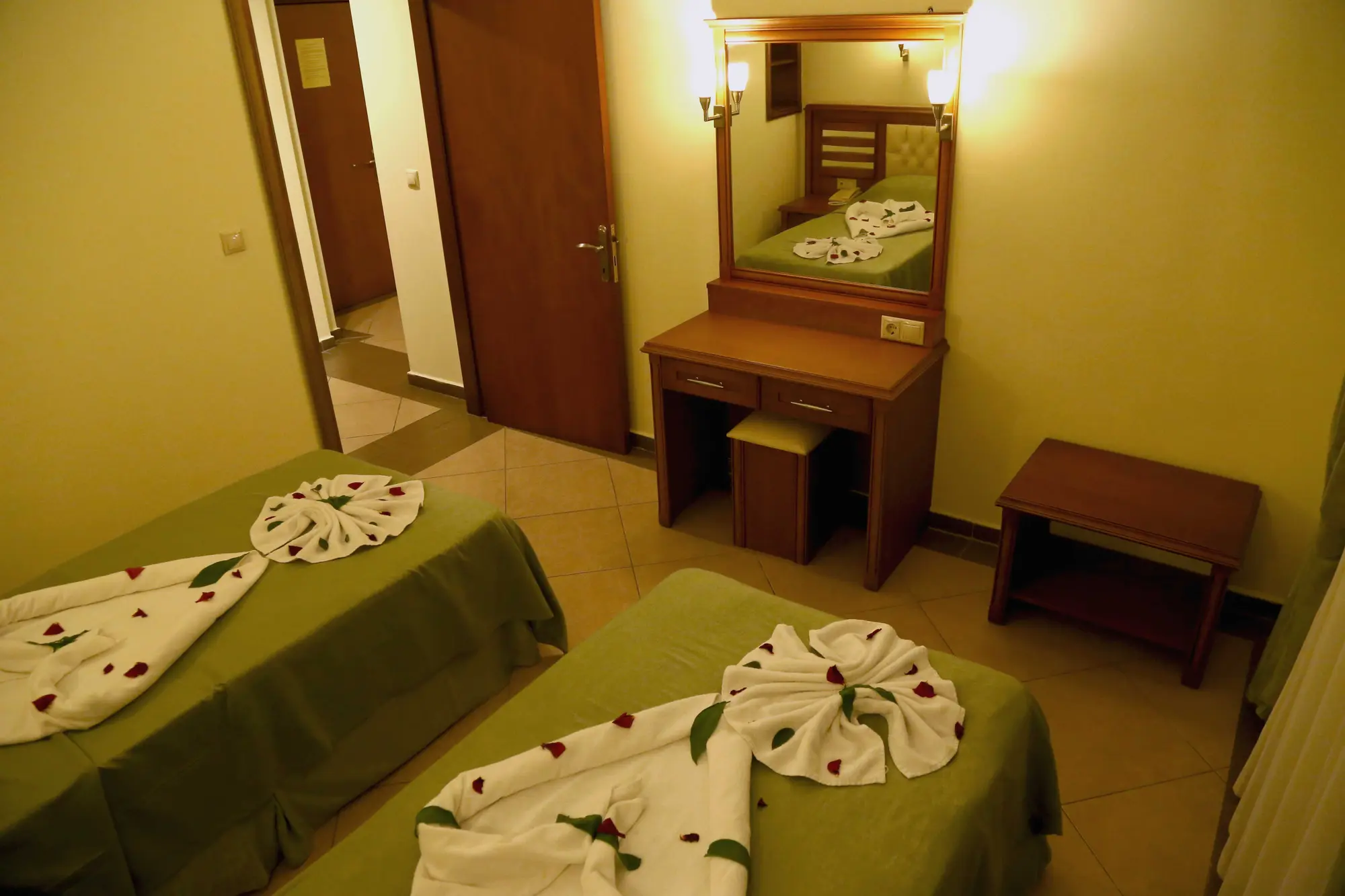 Club Karakas Apart, Room