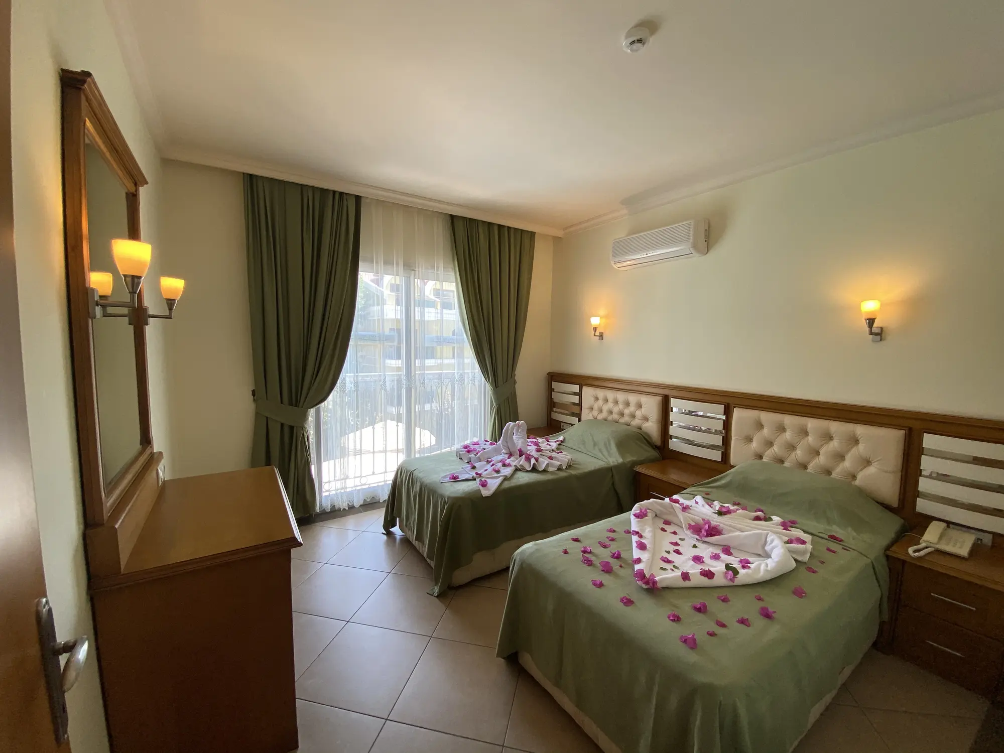 Club Karakas Apart, Room