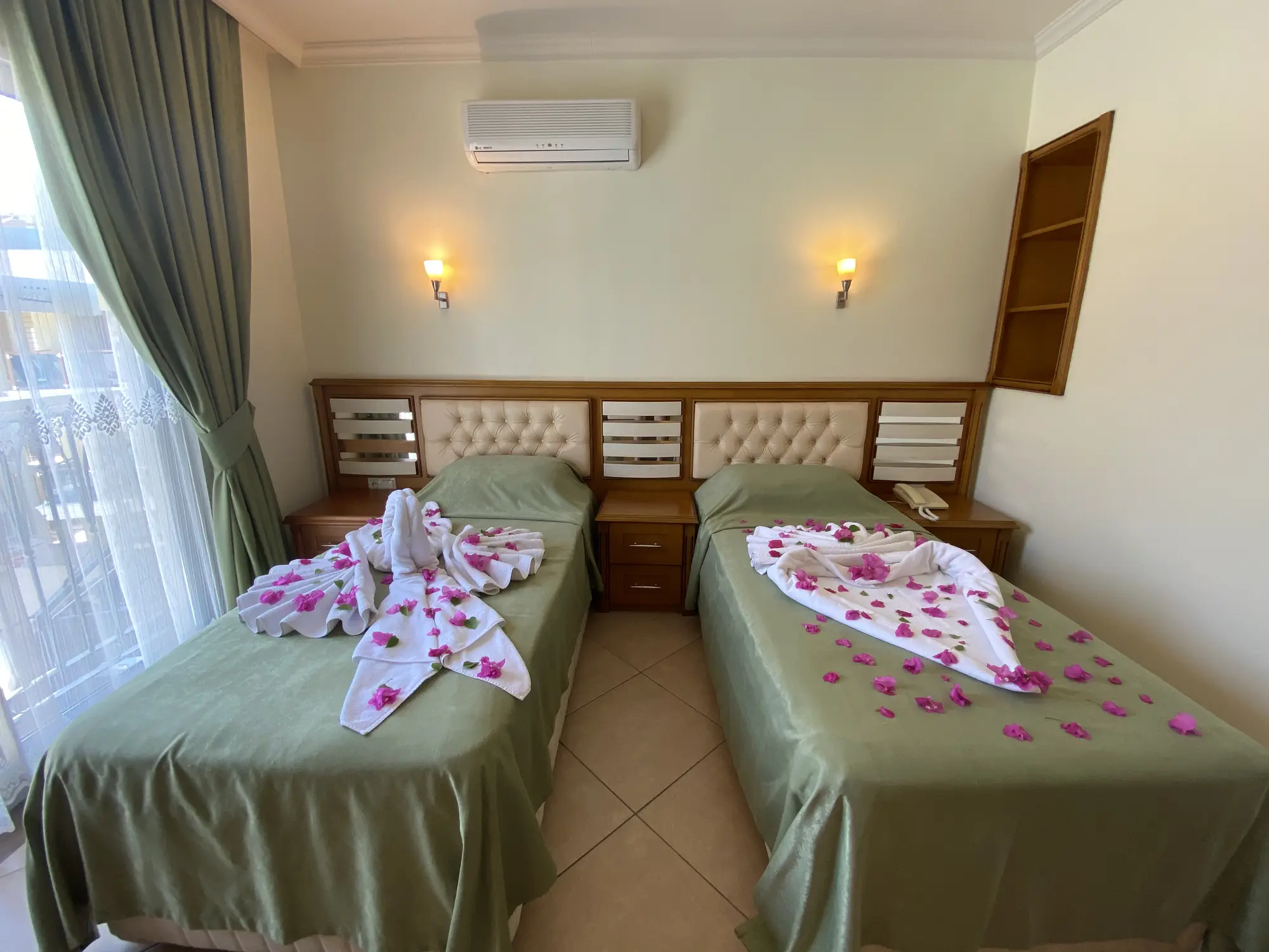 Club Karakas Apart, Room