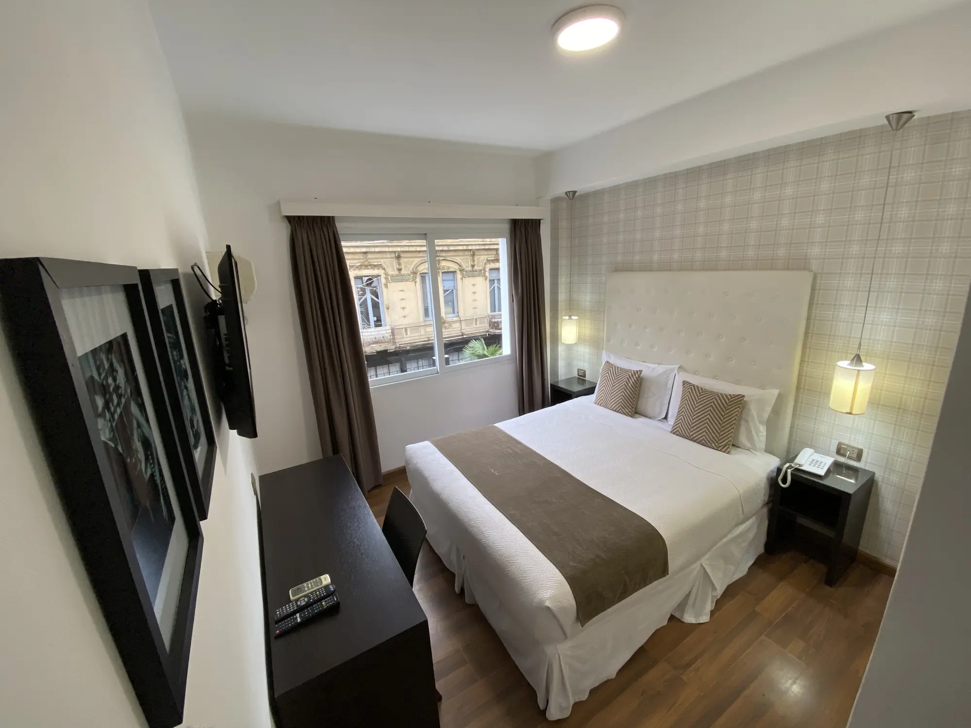 Alvear, Room