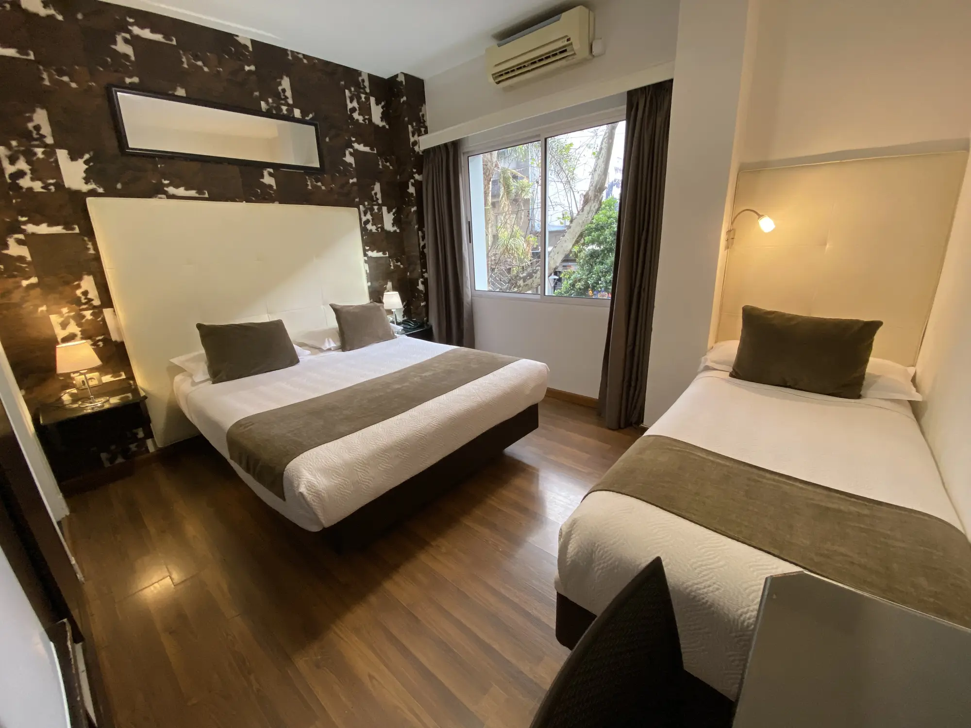 Alvear, Room