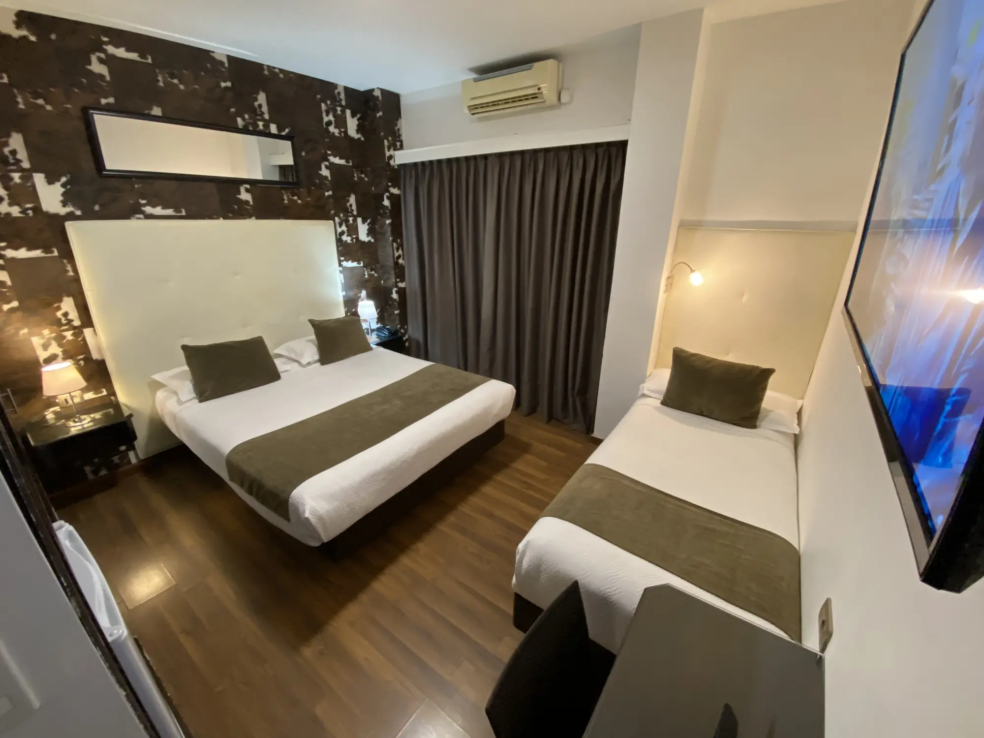 Alvear, Room