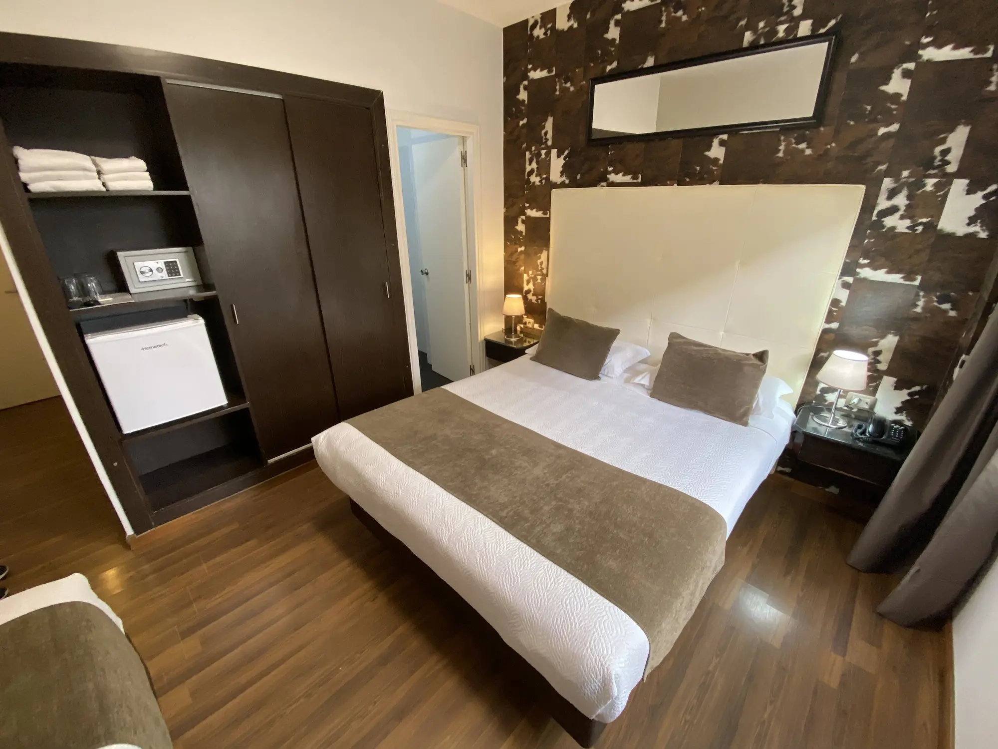 Alvear, Room