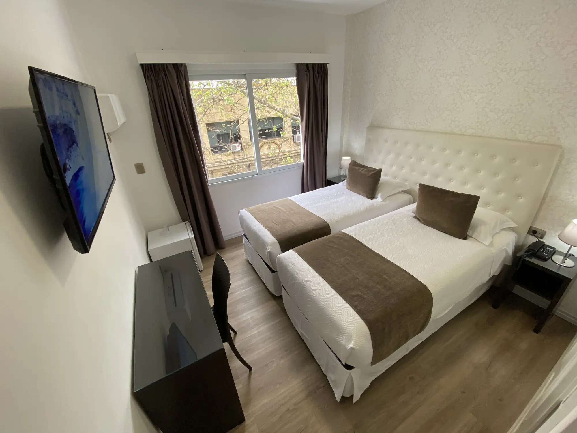 Alvear, Room