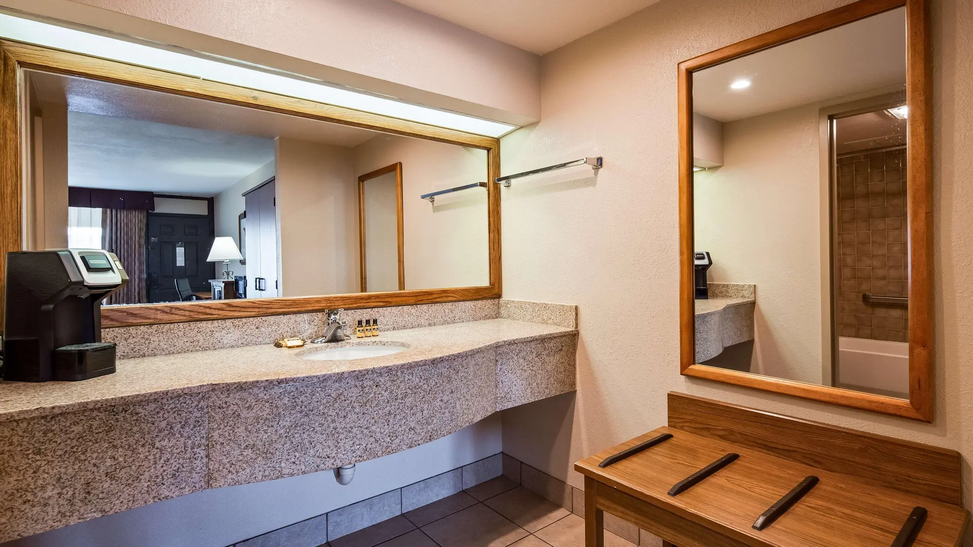 Eagle Suites OKC Airport, Room
