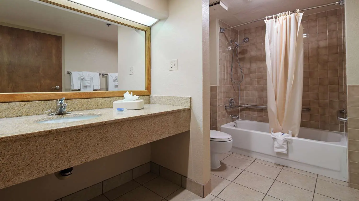 Eagle Suites OKC Airport, Room