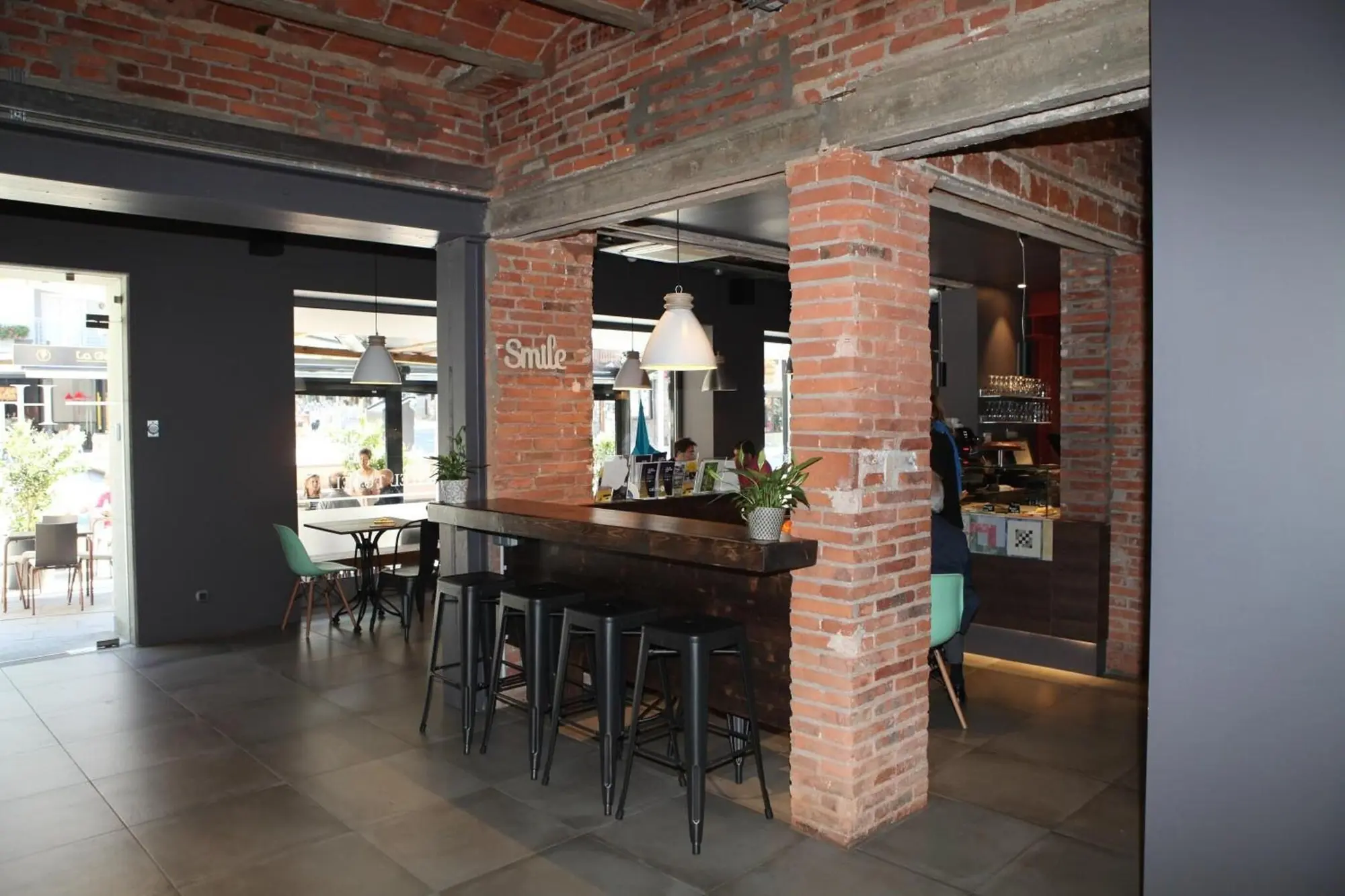Tudel, Bar
