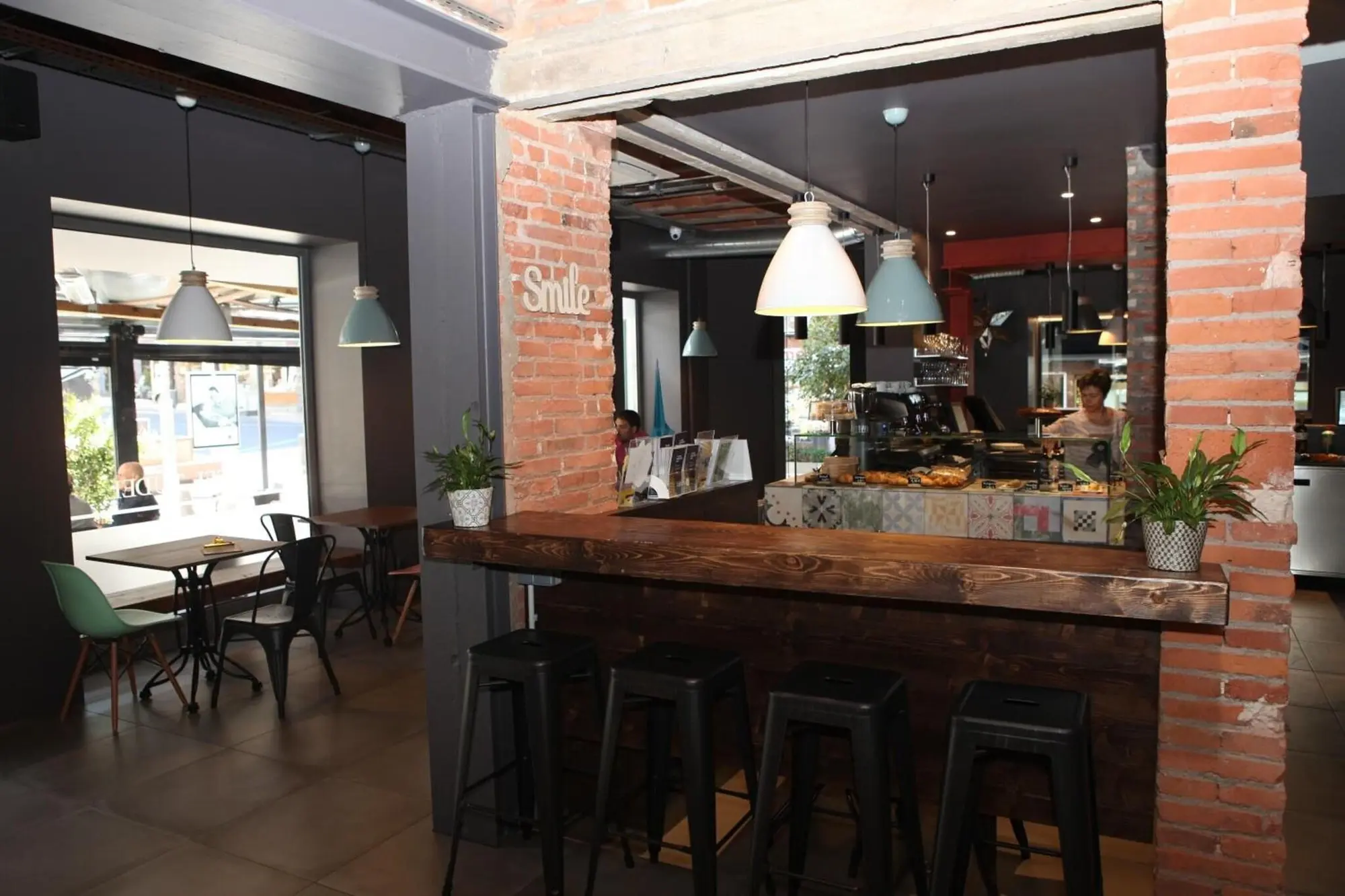 Tudel, Bar