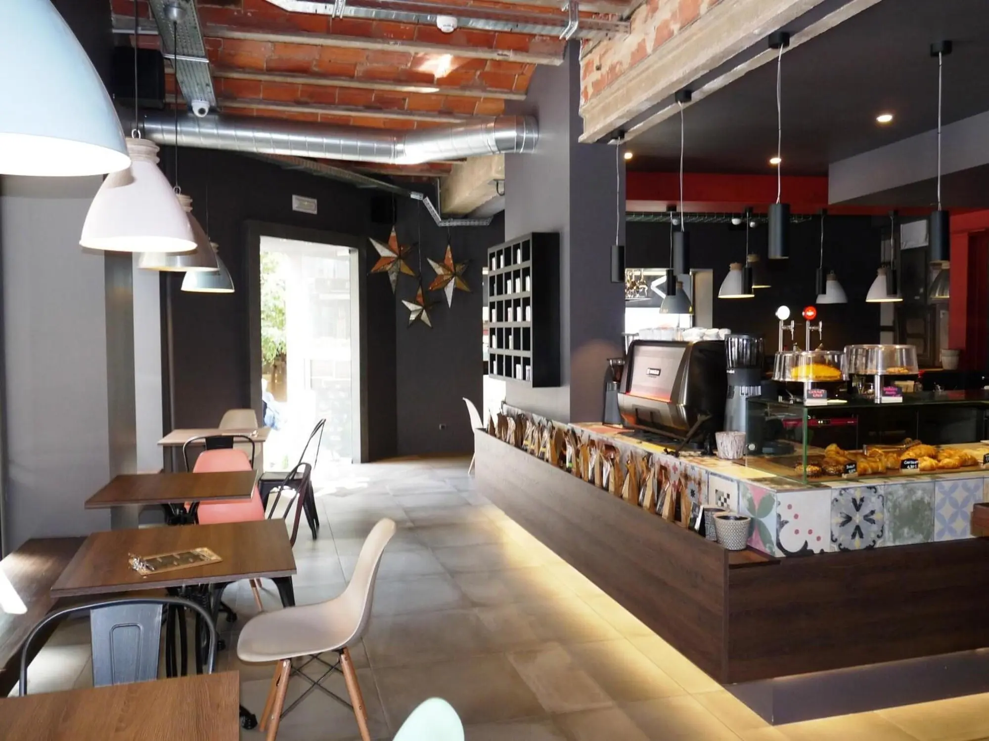 Tudel, Bar