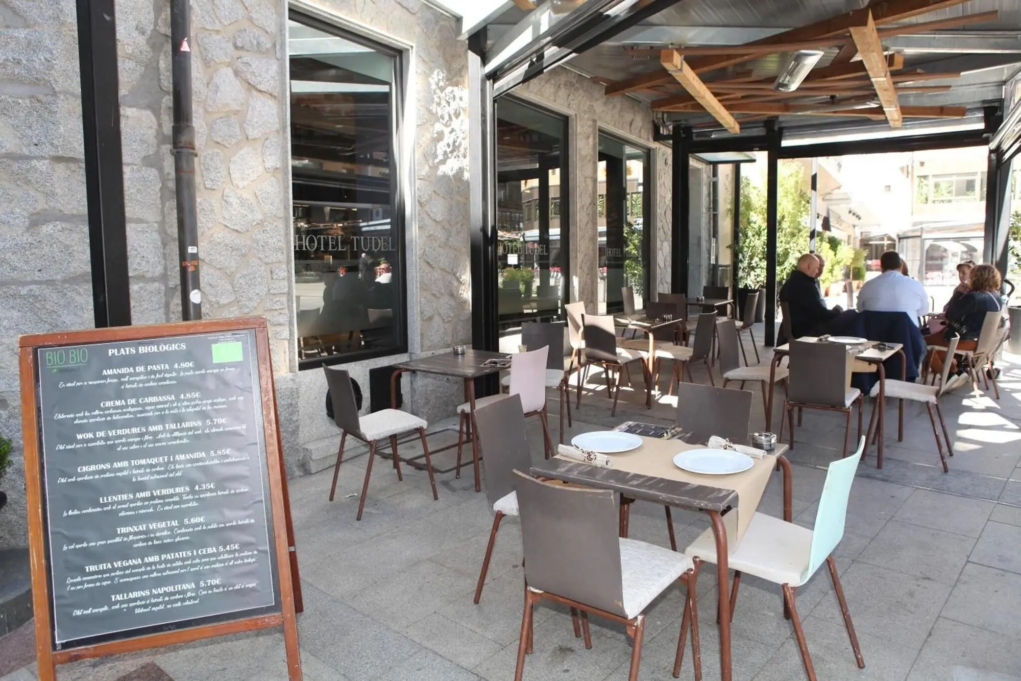 Tudel, Restaurant