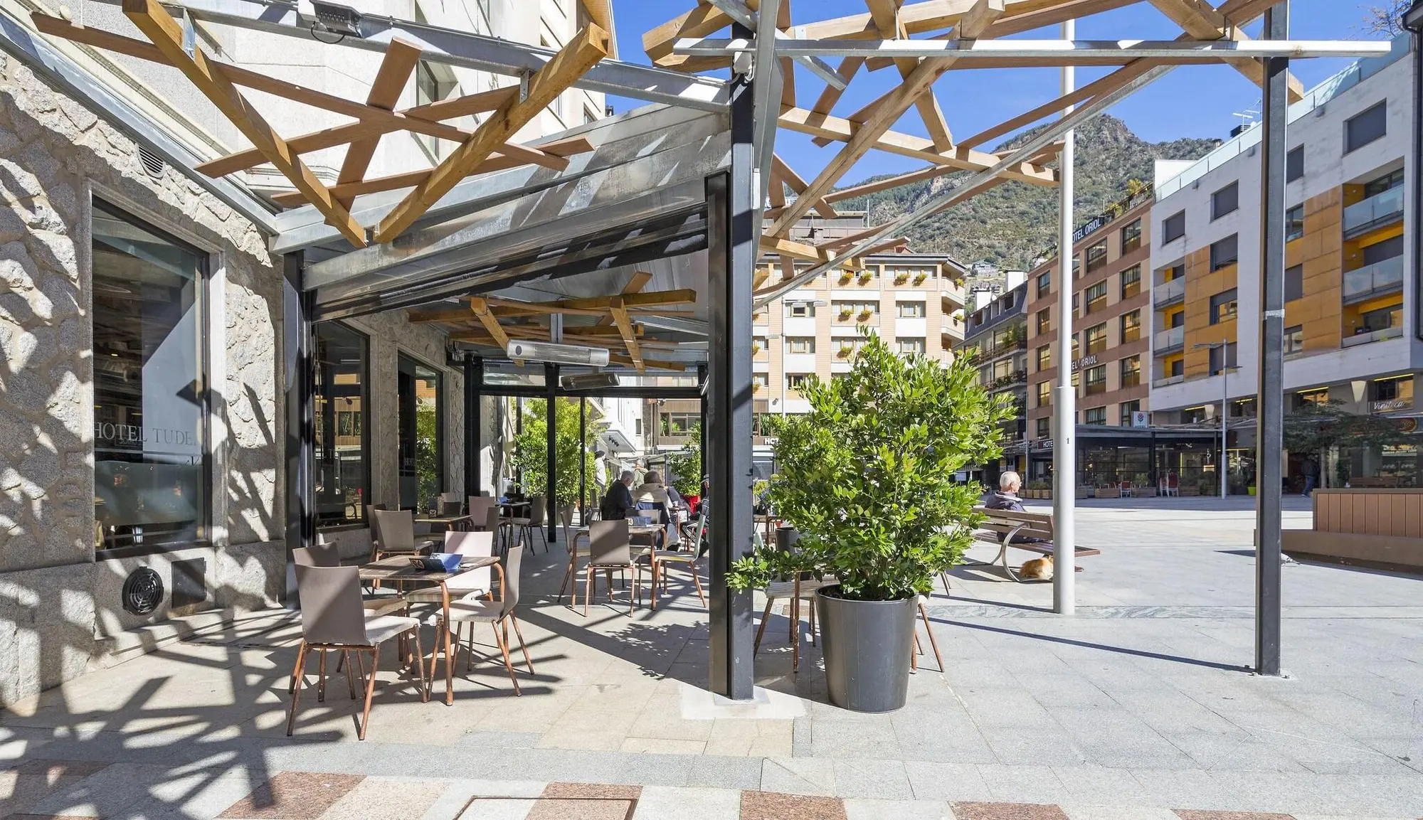 Tudel, Terrace