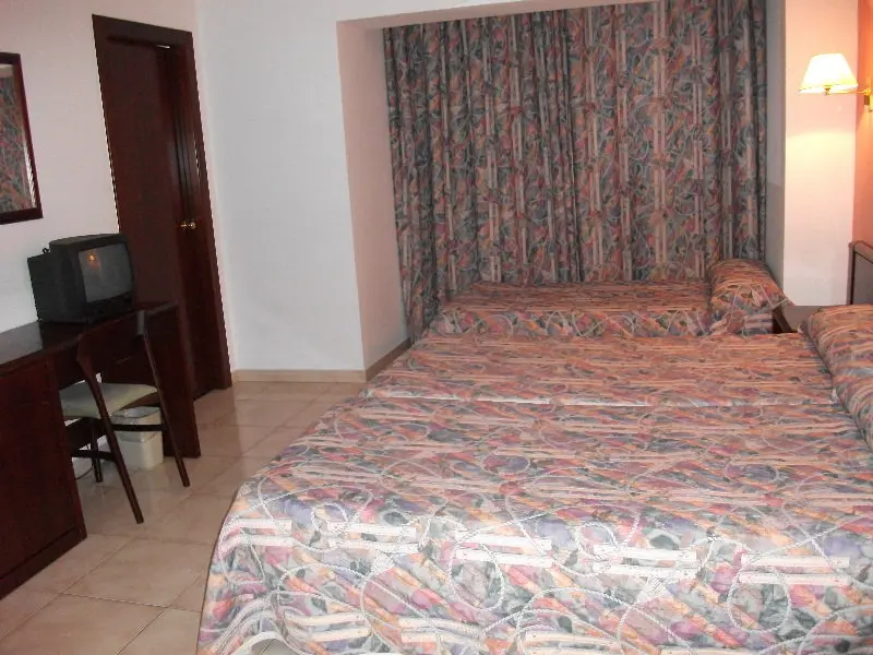 Tudel, Room