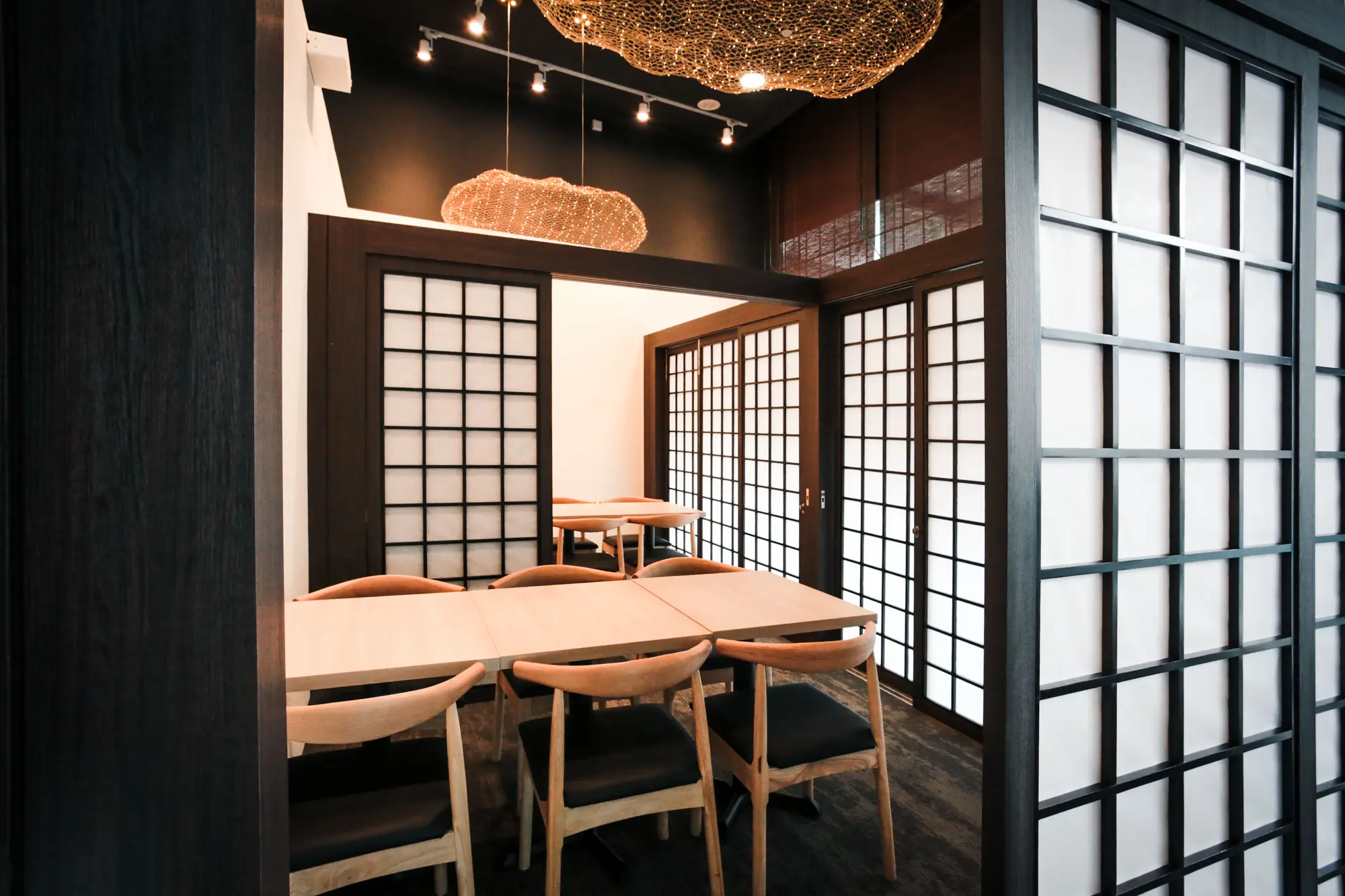 Dorsett Singapore, Restaurant