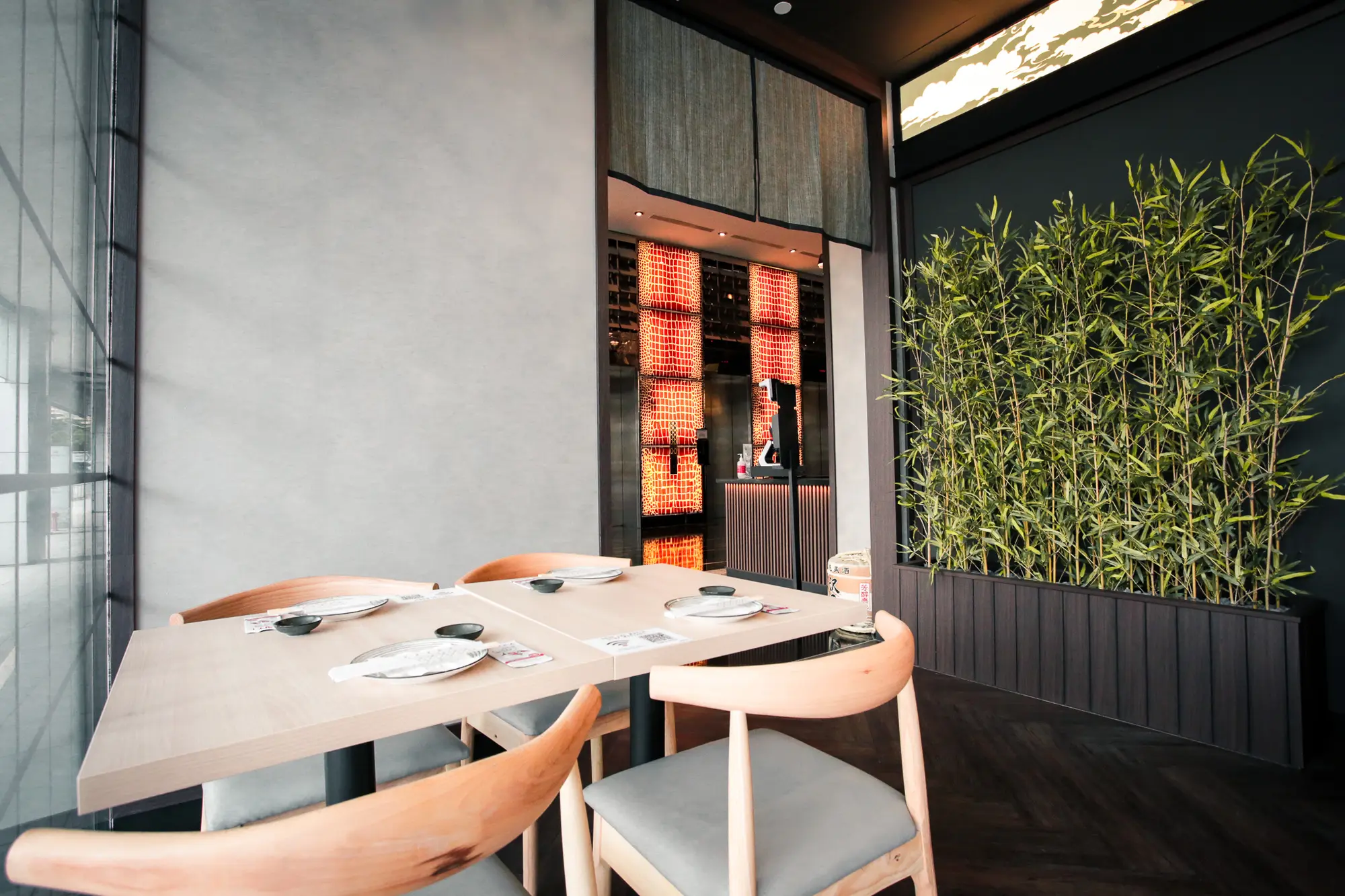 Dorsett Singapore, Restaurant