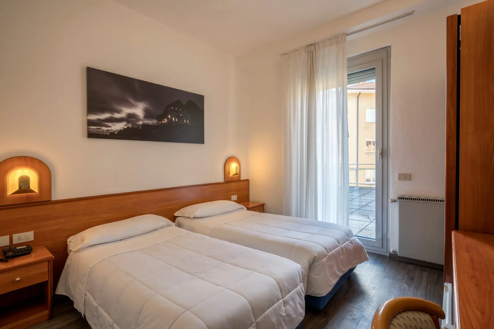 Everest Hotel, Room
