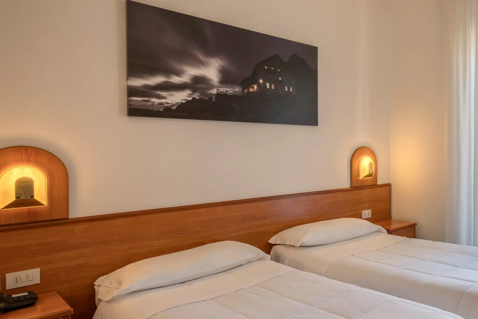Everest Hotel, Room